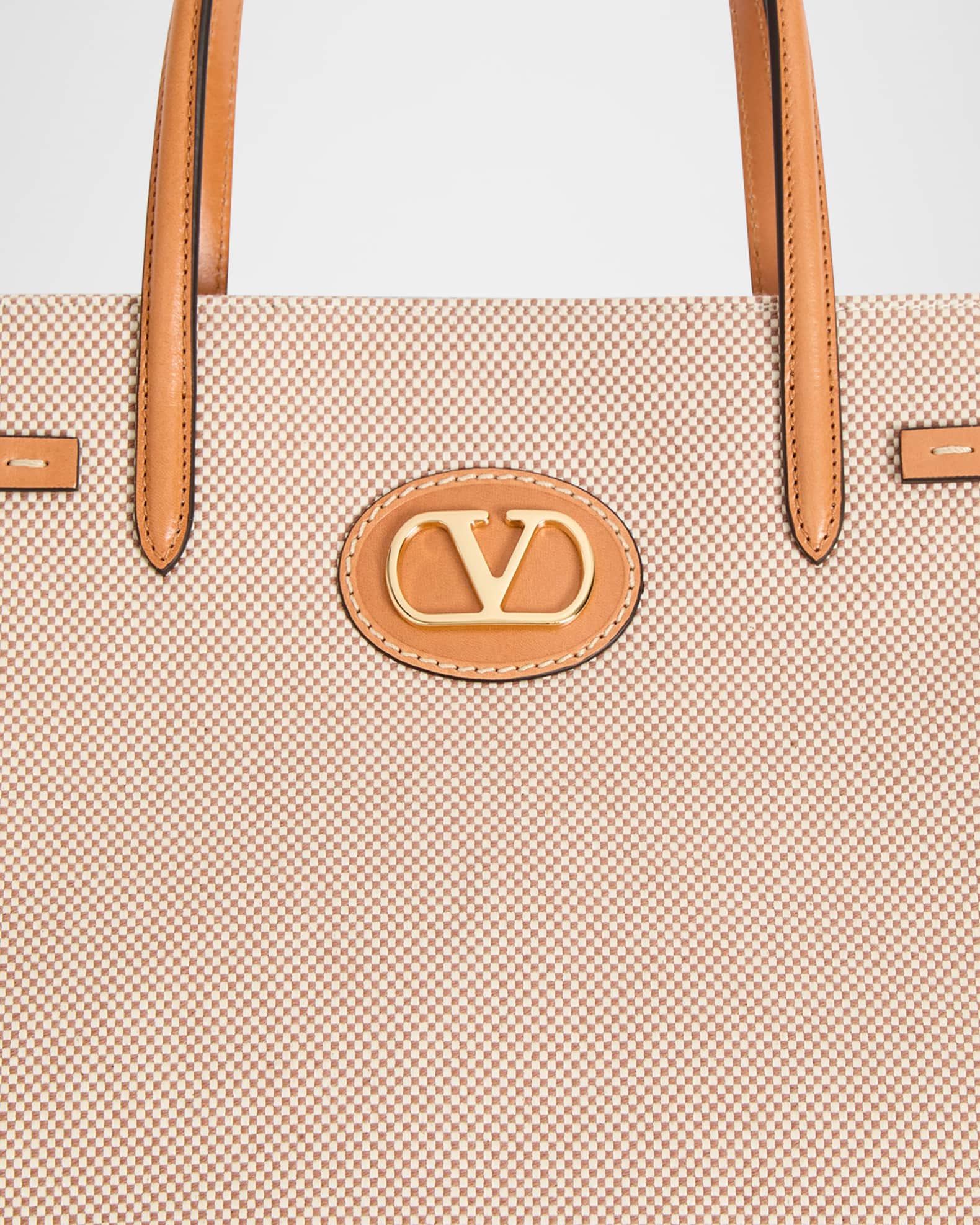 トートバッグ Valentino Garavani MEDIUM ANTIBES SHOPPING BAG Valentino Garavani Antibes Medium Canvas Shopping Tote Bag