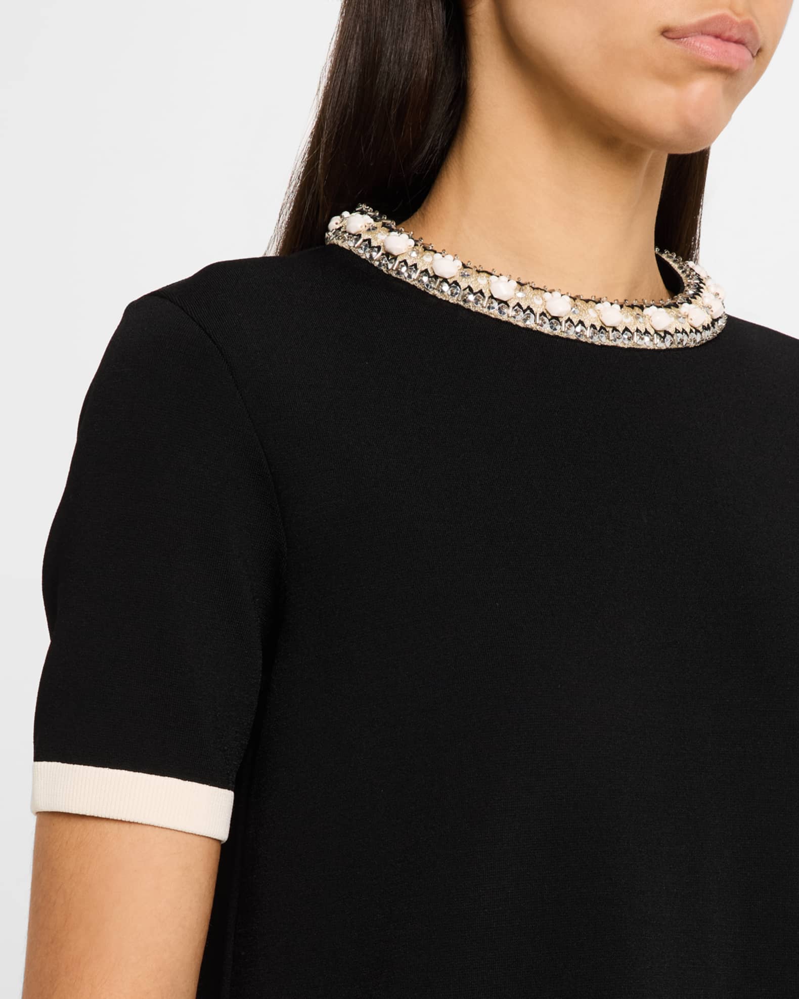 【VALENTINO】STRETCH KNIT SHORT DRESS WITH VLOGO CHAIN Valentino Garavani Embroidered Short-Sleeve Knit Mini Dress