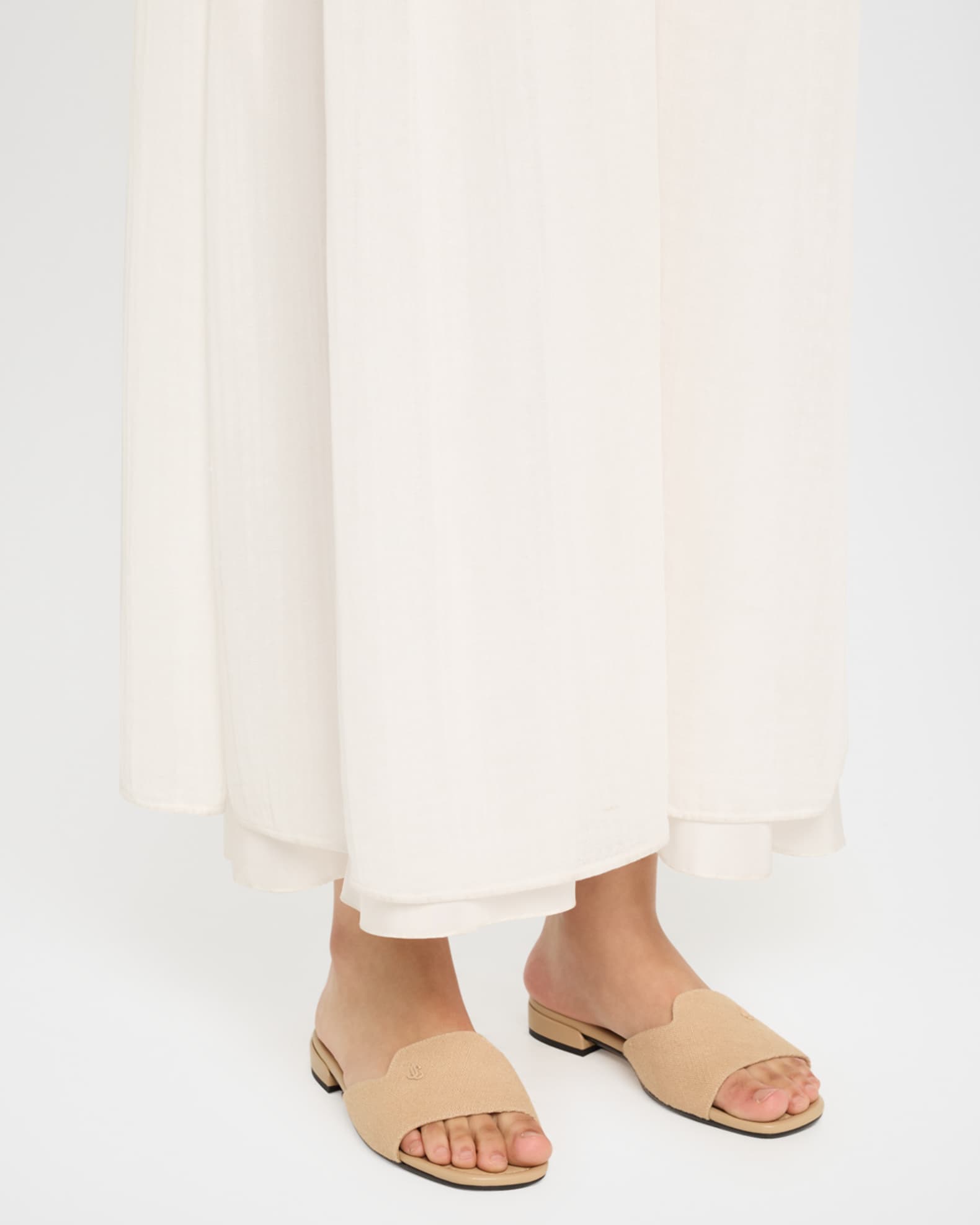 ◆正規品・新品◆Jimmy Choo Dina Logo Plaque Slides Jimmy Choo Dina Linen Flat Slide Style | Neiman Marcus