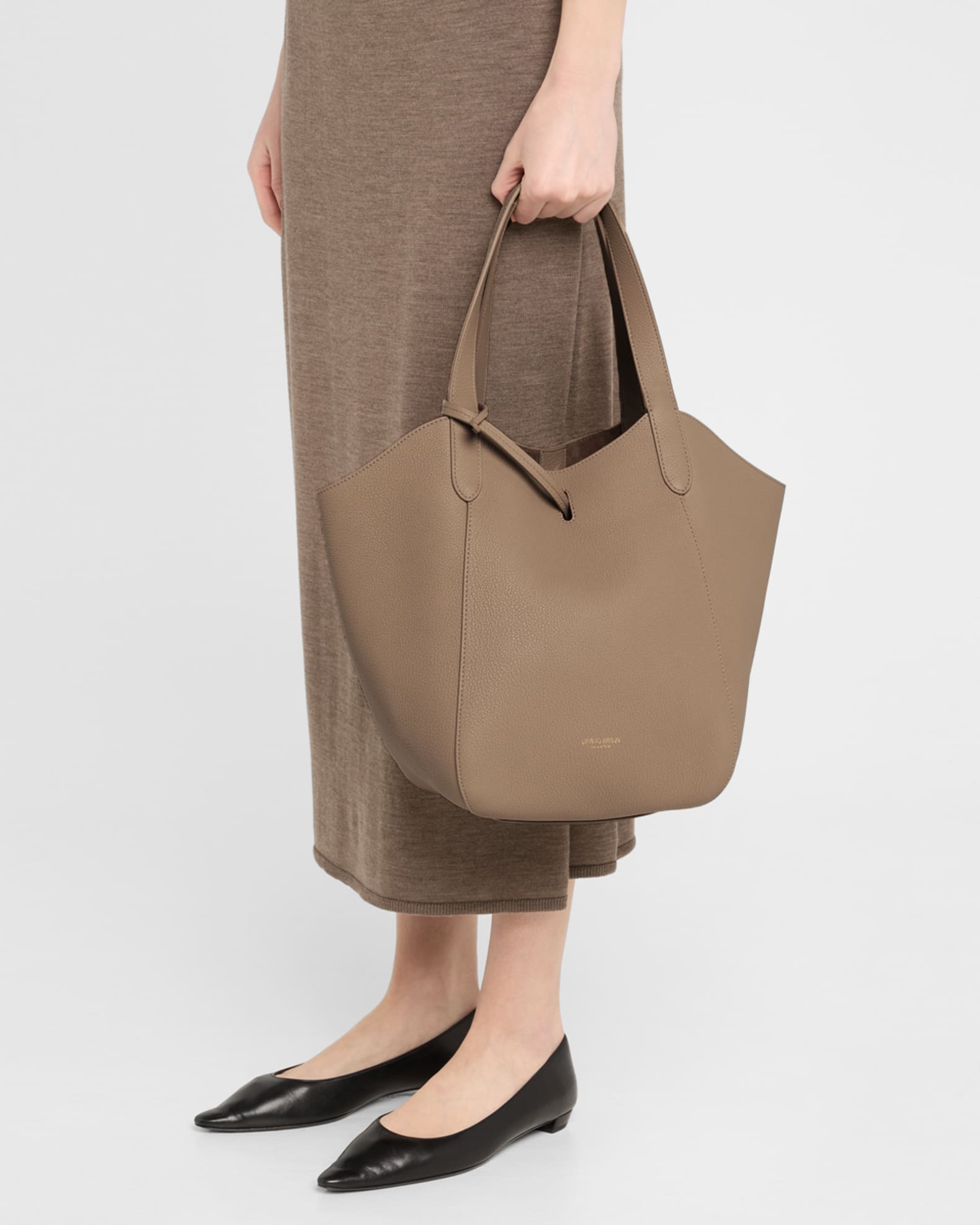 トートバッグ Giorgio Armani Leather Tote Bag With Logo Giorgio Armani Leather Tote - Brown | Editorialist