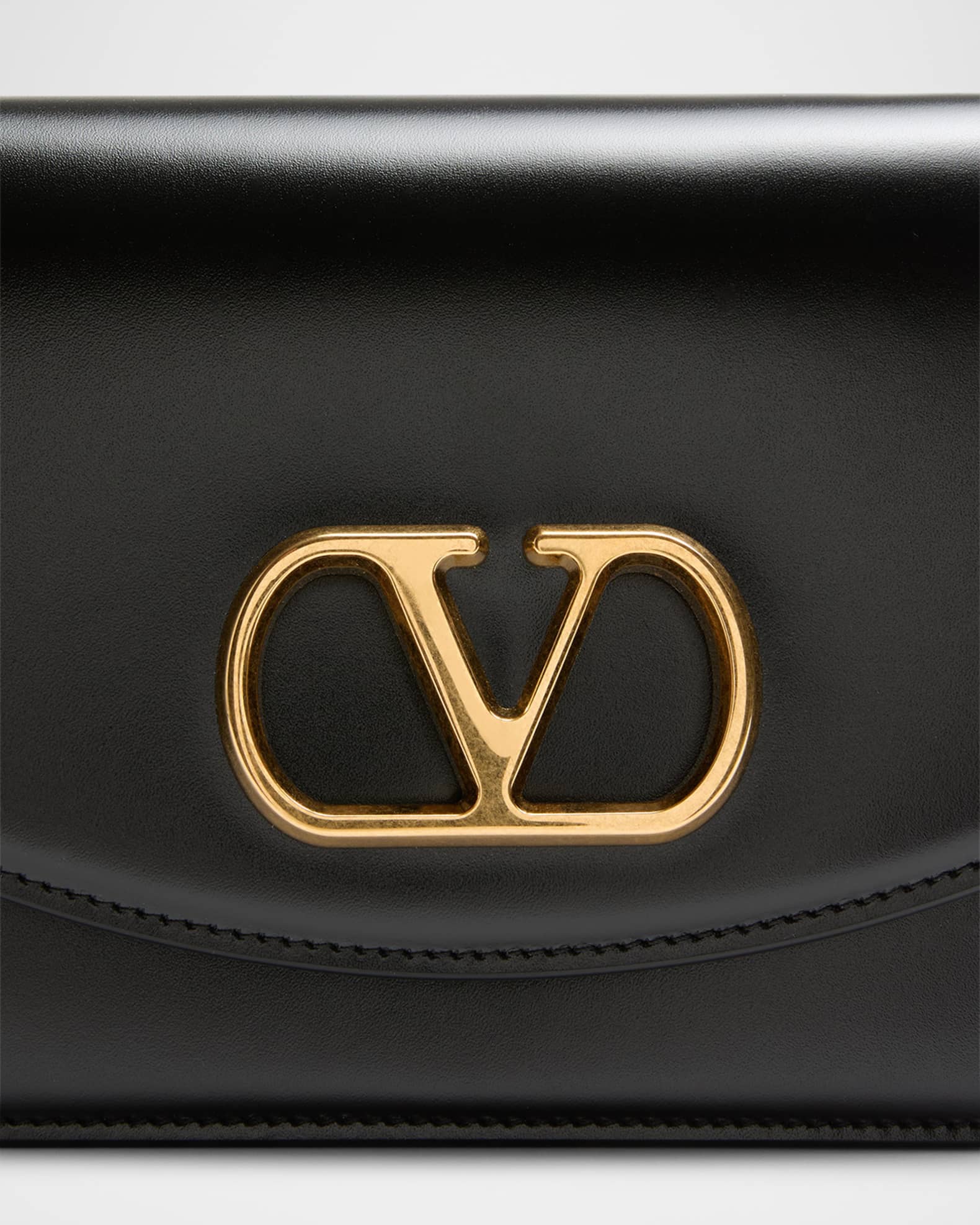 【関税&送料込】Valentino Garavani Black Leather Vain Should Valentino Garavani Black Leather Vain Shoulder Bag | italist