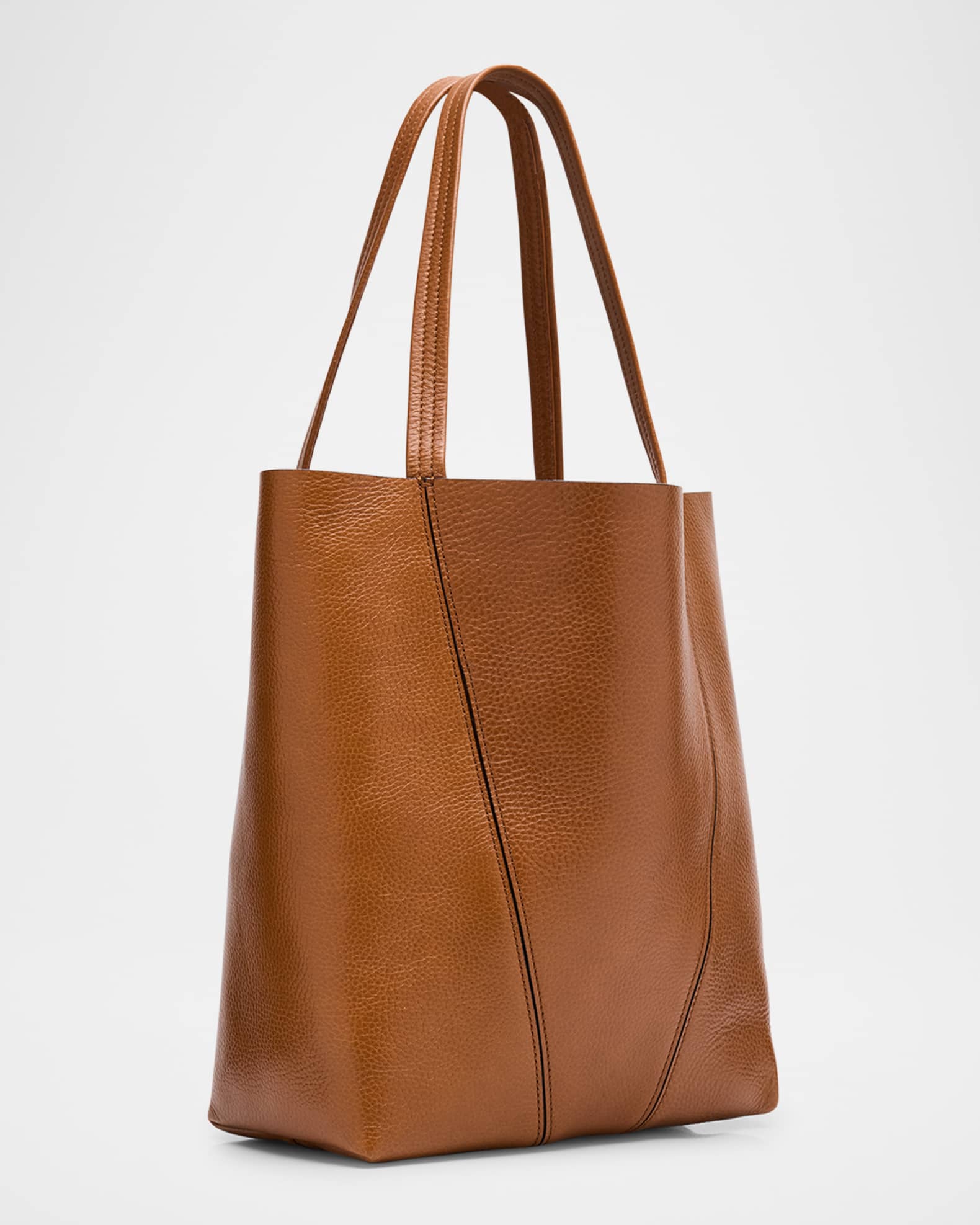 トートバッグ CHLOE CHLOE SPIN MEDIUM TOTE BAG IN GRAINY LEATHER Chloe Spin Medium Tote Bag in Leather | Neiman Marcus