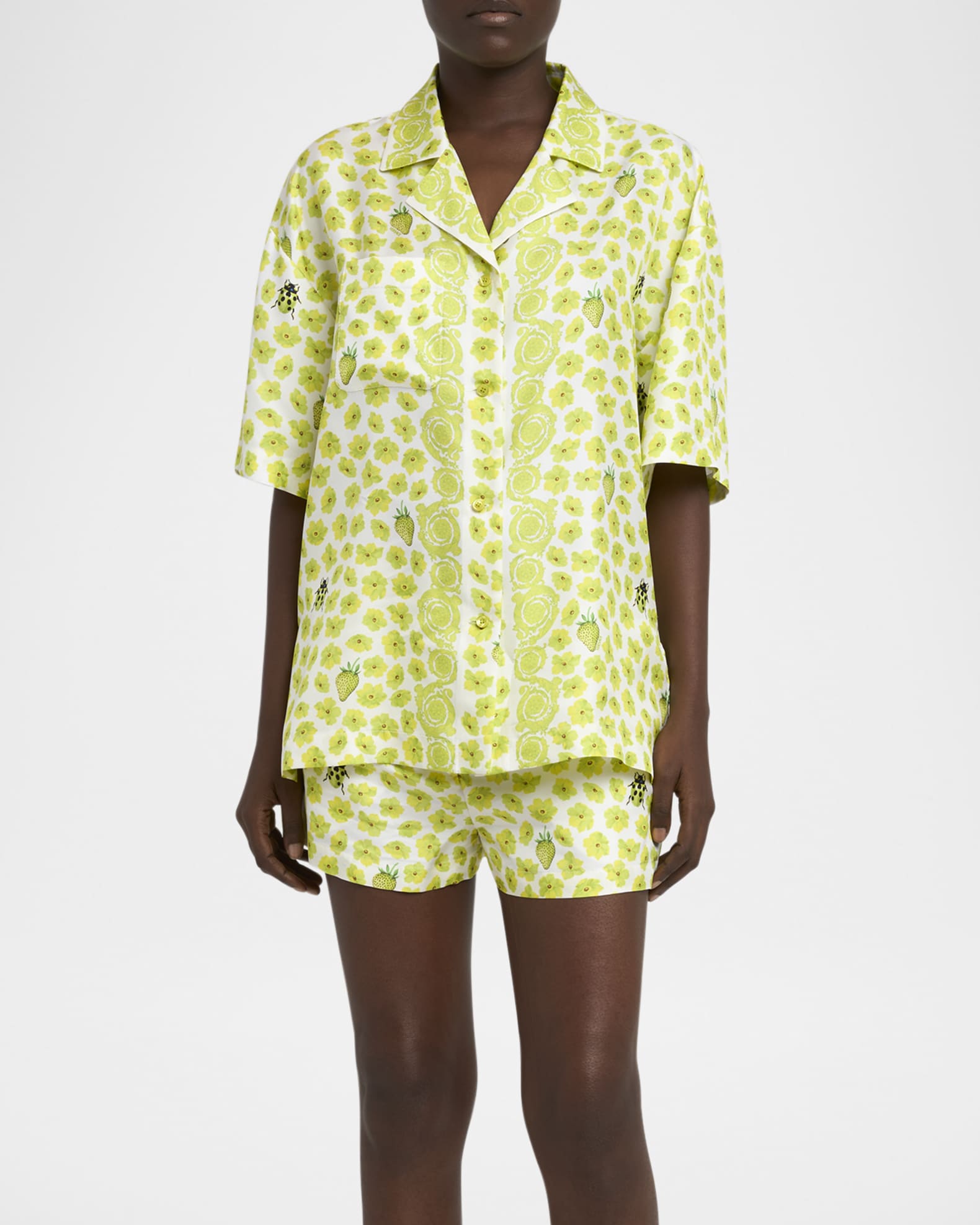 Tシャツ・カットソー VERSACE 'Strawberry patch' T-shirt (10188981A13614 1W000) Versace 'strawberry Patch' T-shirt | italist