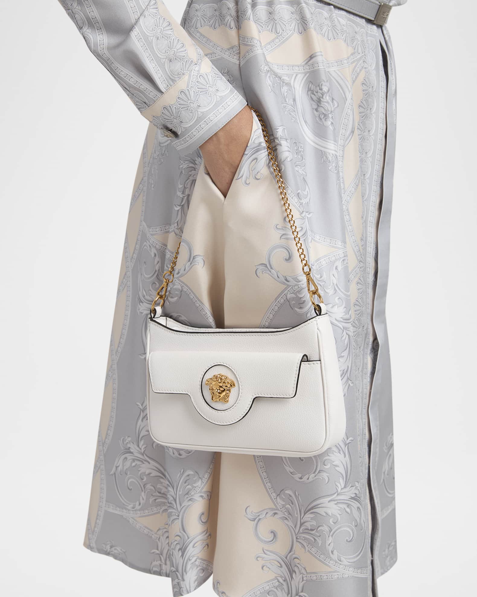 【Versace】La Medusa チェーン付きショルダーバッグ VERSACE La Medusa embellished patent-leather shoulder bag