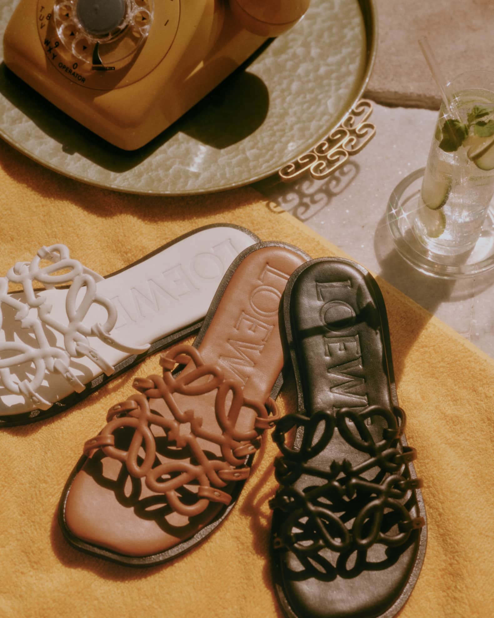 サンダル・ミュール Loewe Petal Anagram LOEWE ロエベ サンダル PETAL ANAGRAM SLIDE ペタル アナグラム