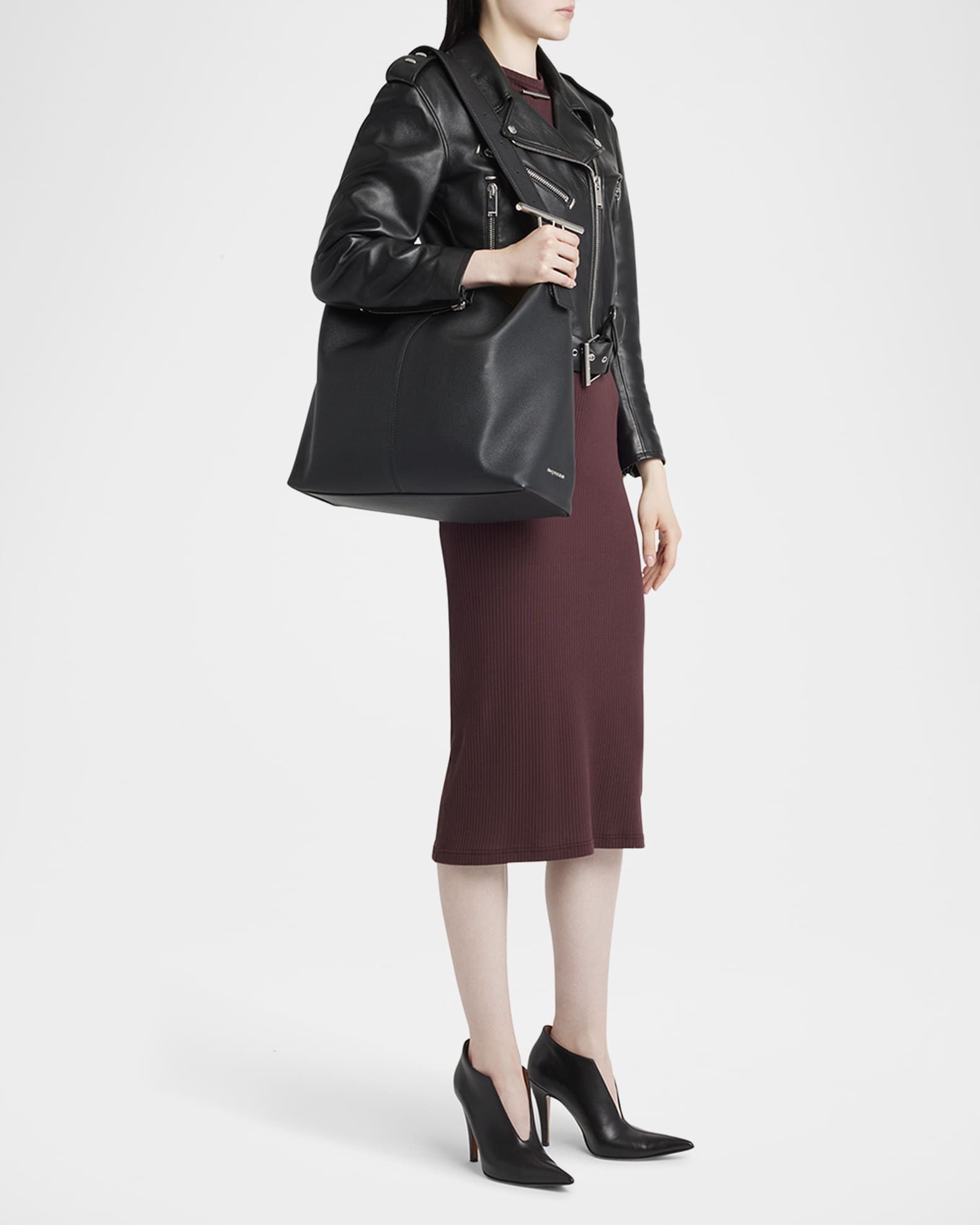 【VIP価格】ALEXANDER MCQUEEN T-Bar Sling Shoulder Bag Women's McQueen T-Bar Sling Shoulder Bag in Black | McQueen US