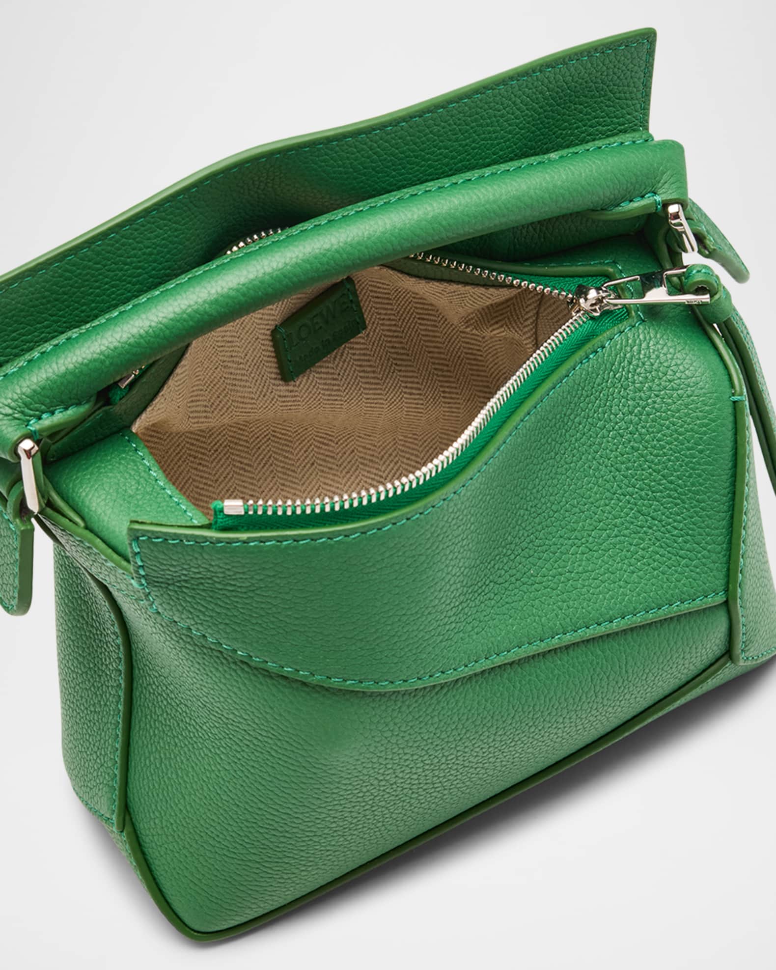 25SS new/LOEWE ペブルミニレザートート Bag Green Puzzle Small leather tote bag in green - Loewe | Mytheresa