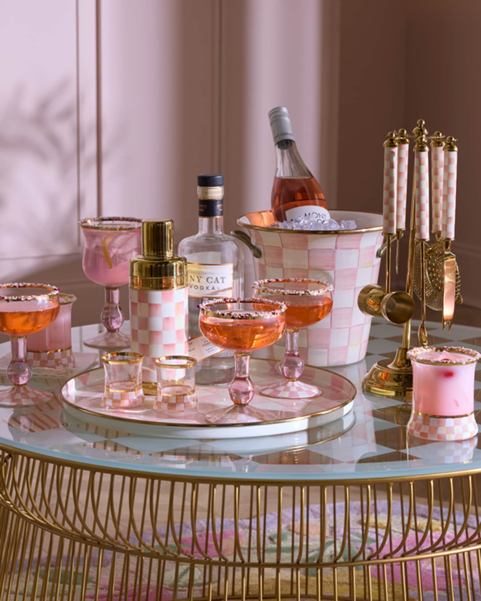 Rosy Check Round Tray 1