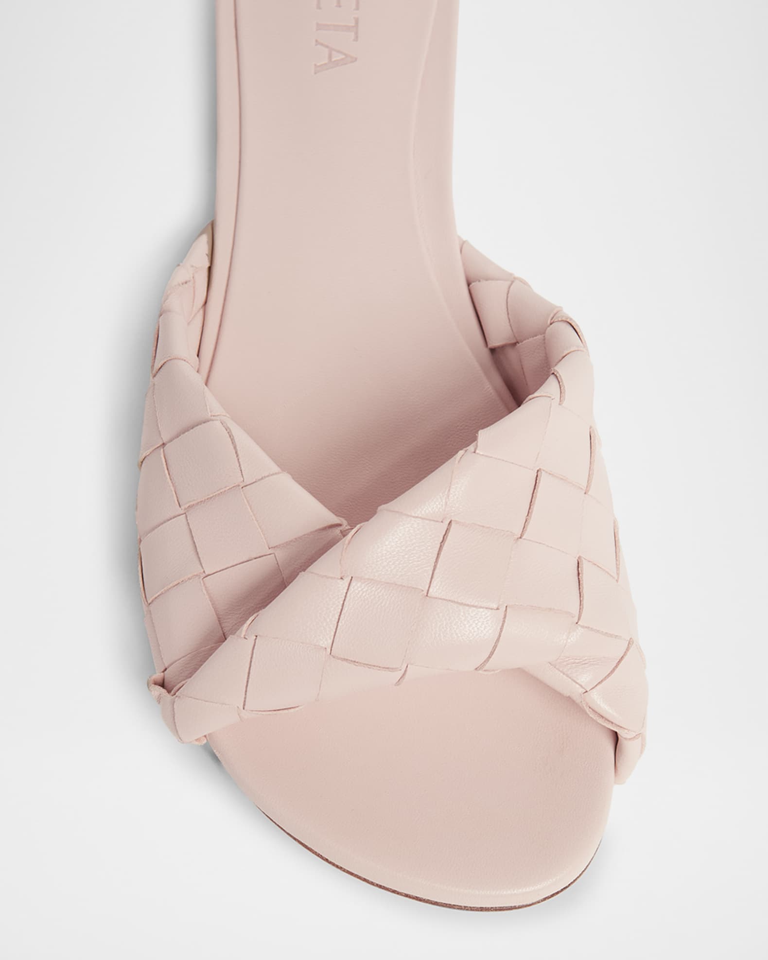 【送料&関税込】Bottega Veneta Pink Nappa Leather Bermuda Sh 5dd4b53e14482075e56fc39798f624