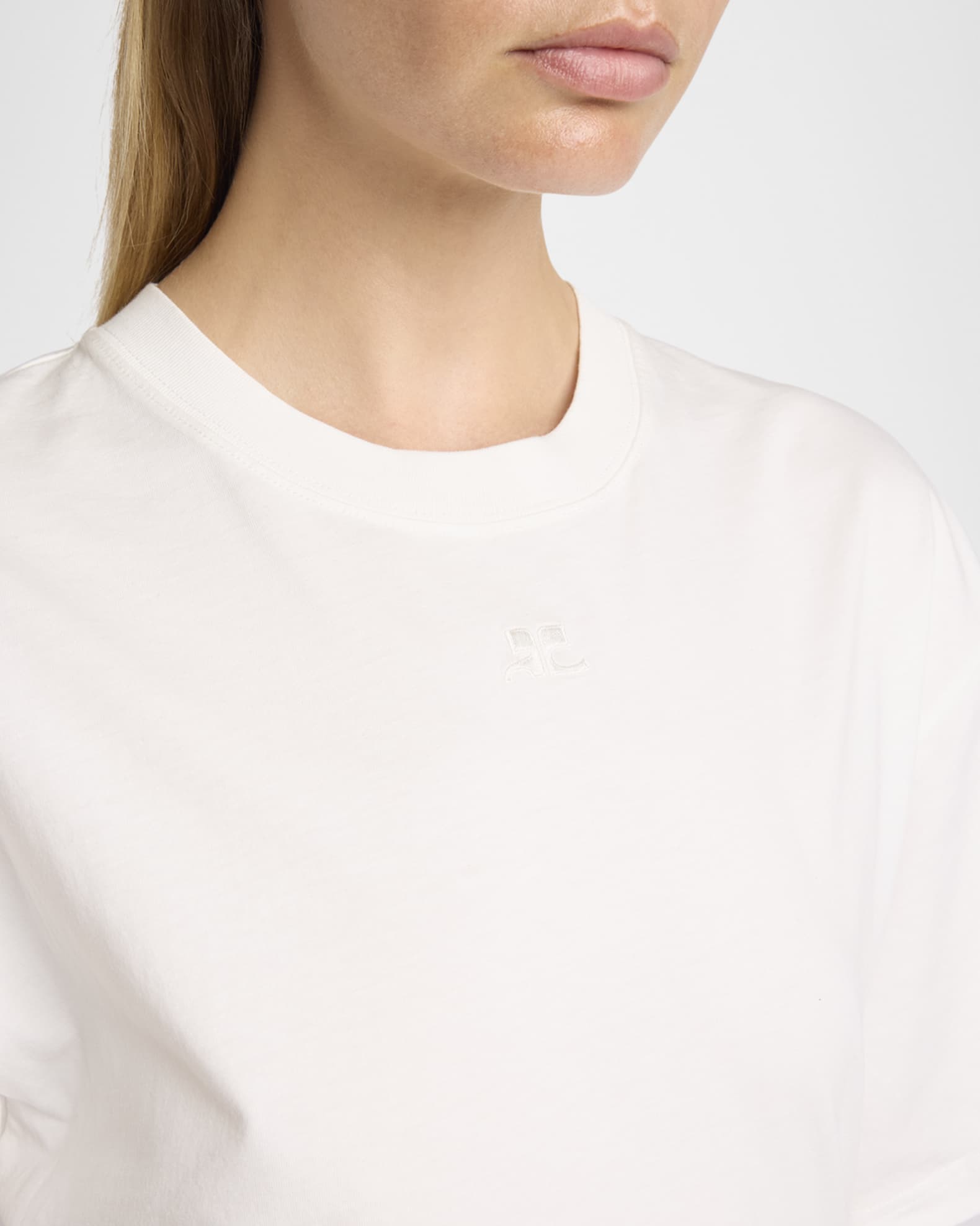 Tシャツ・カットソー COURREGES Women Tops 125JDE118JS0194 0001 White Courreges Short-Sleeve Slim T-Shirt | Neiman Marcus
