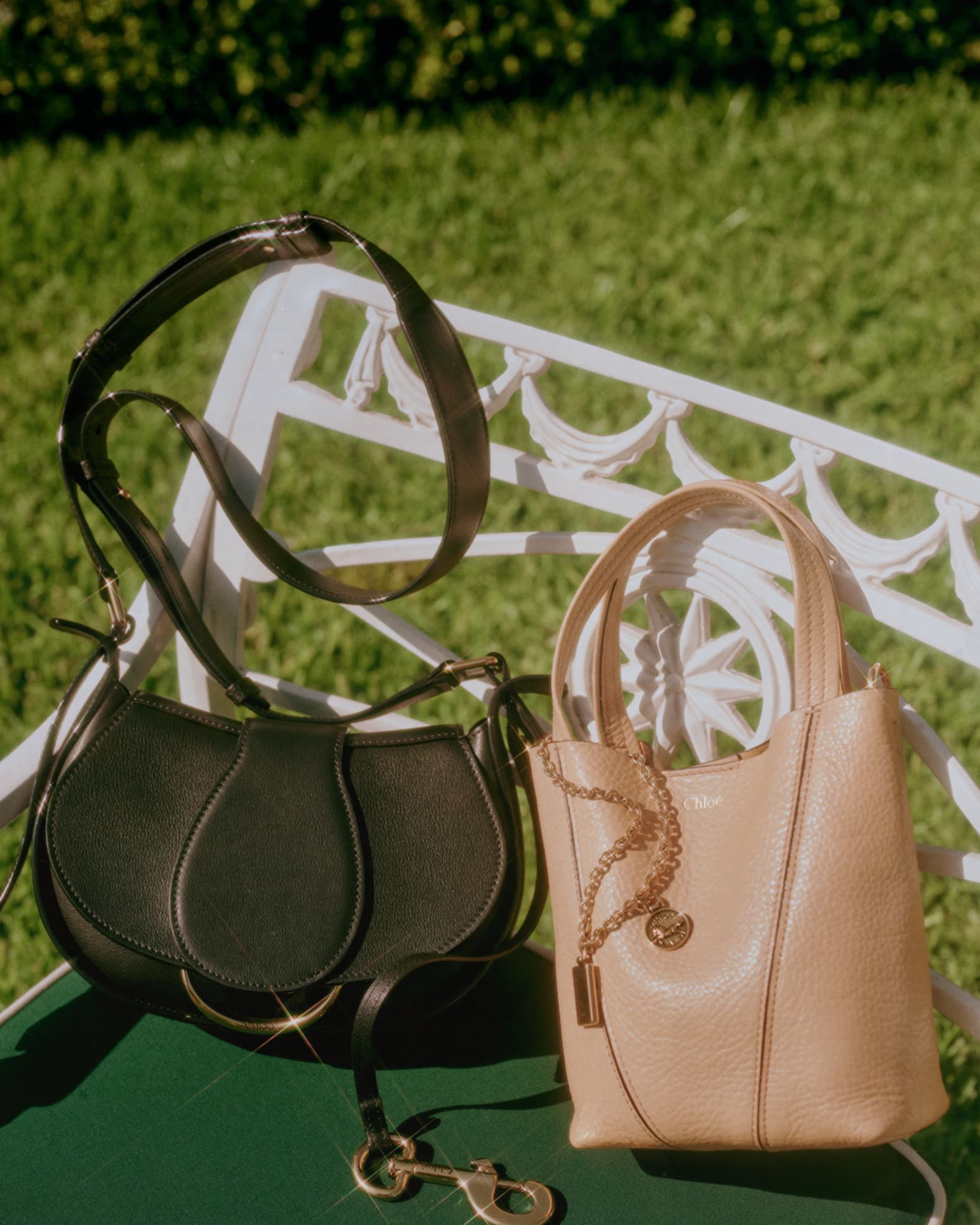 ショルダーバッグ・ポシェット Chloe Chloe Spin Small Tote Bag In Grainy Leather Chloé Small Chloé Spin Tote Bag In Grained Leather in Black