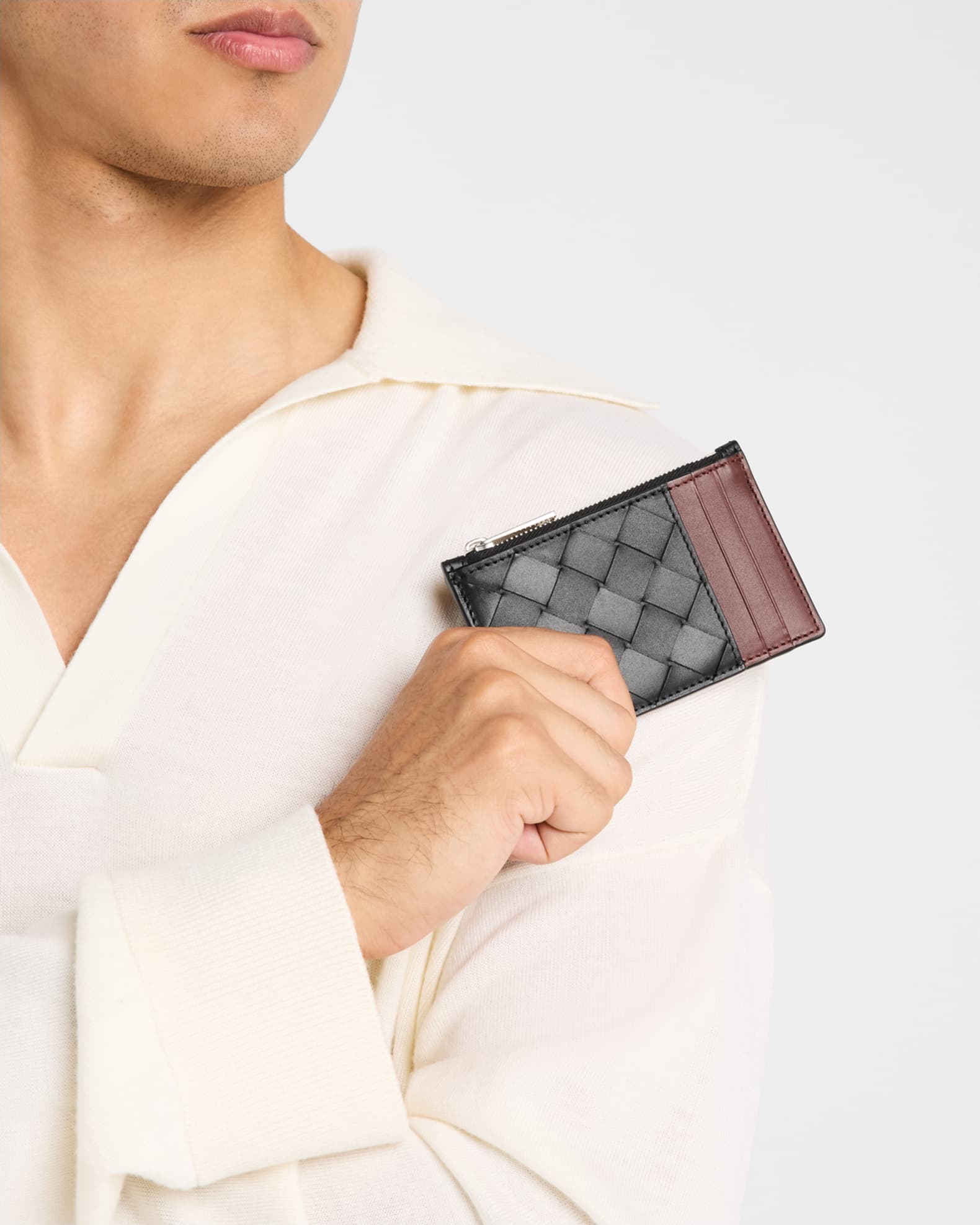 Men's Intrecciato Bicolor Leather Zipped Card Holder 1