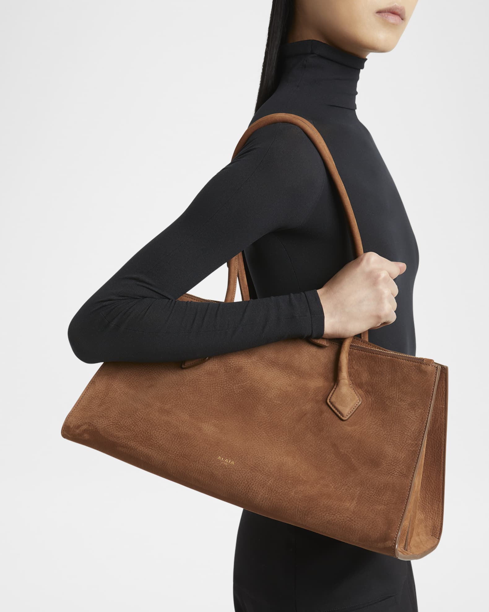 トートバッグ LE TECKEL TOTE BAG ALAIA Le Teckel Tote Bag in Suede and Leather | Neiman Marcus