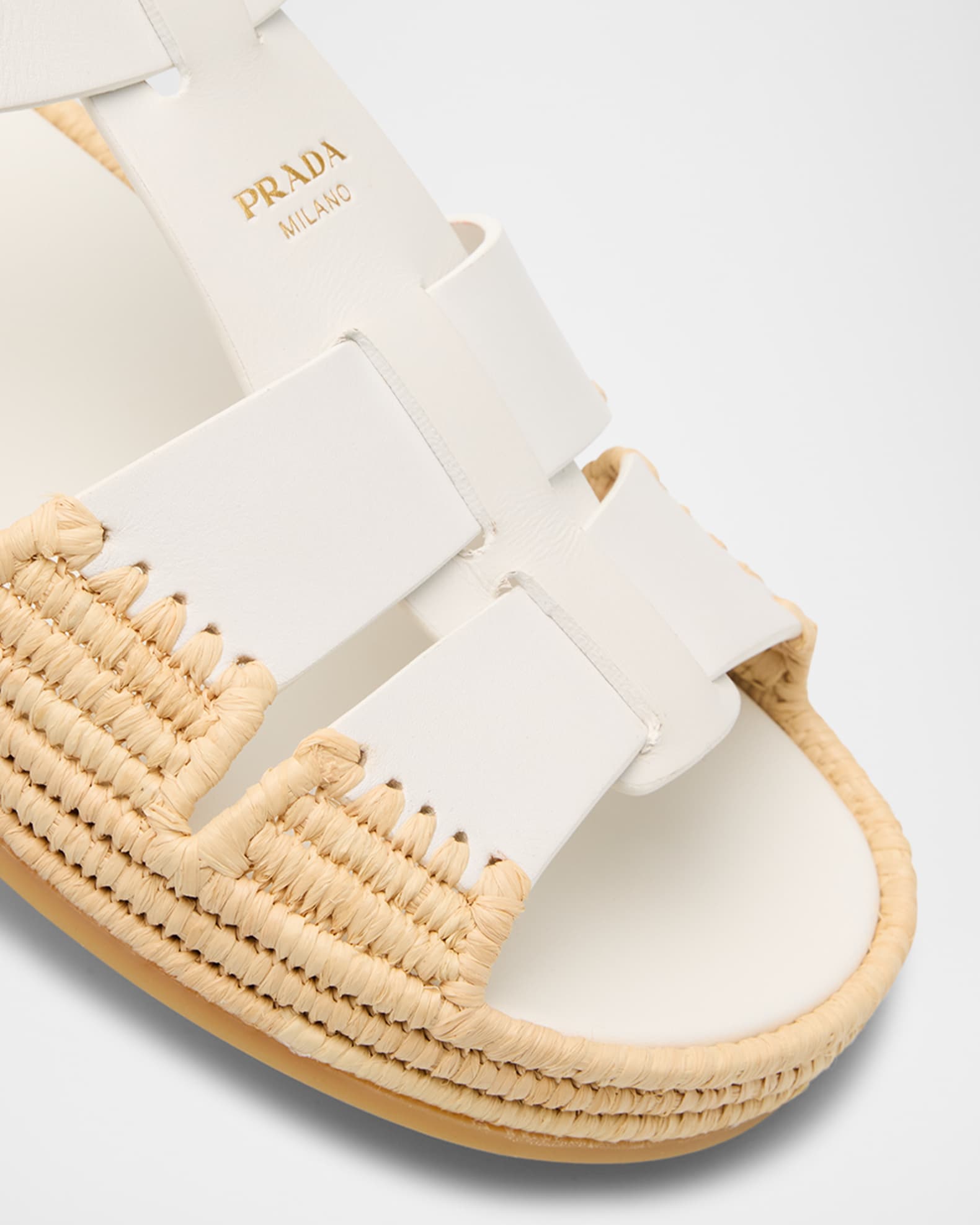【PRADA】Fisherman men's sandals ★送料関税込★追跡可能★ Prada Men's Suede Fisherman Sandals | Neiman Marcus