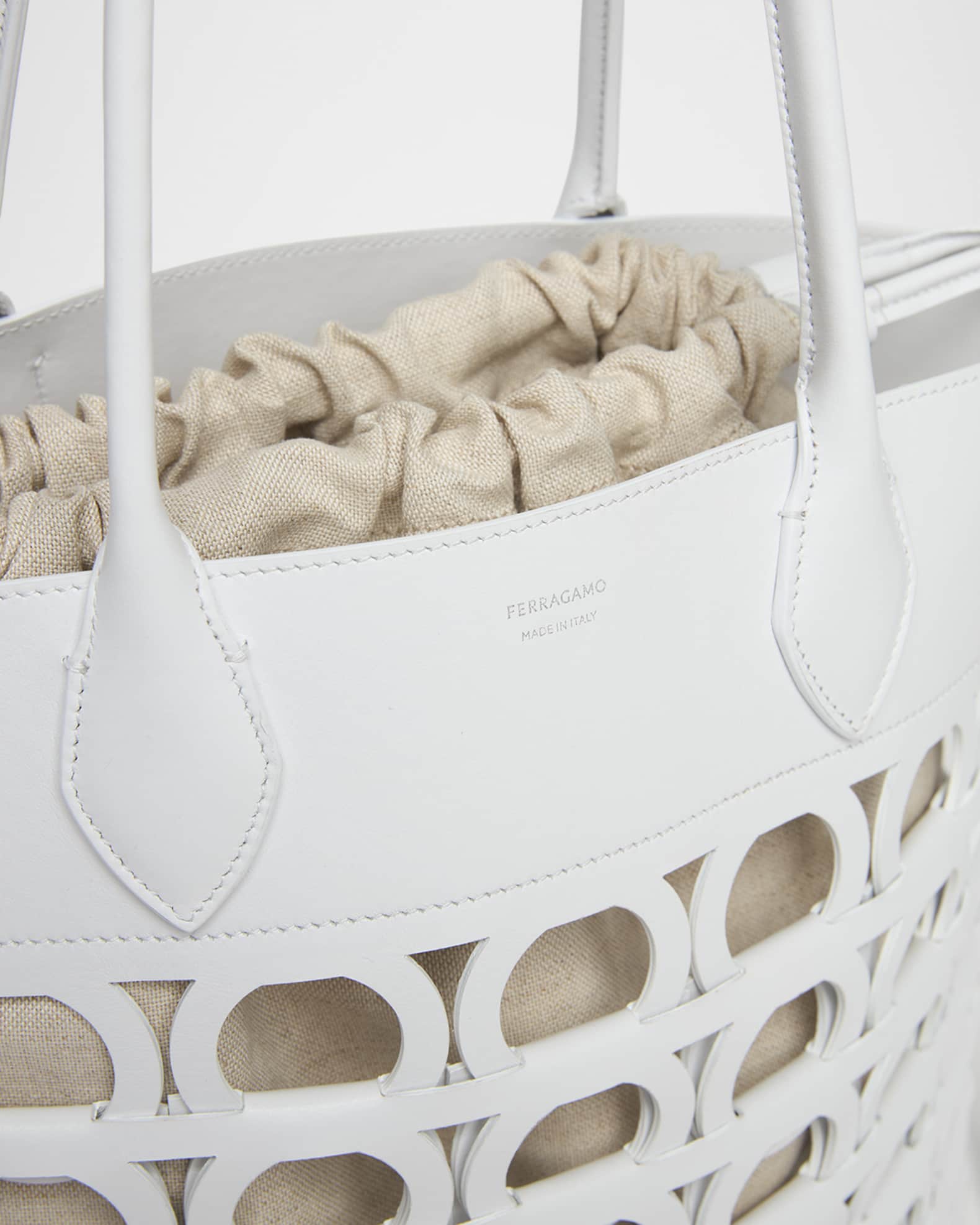 トートバッグ FERRAGAMO FLORENCE L\nTote\n35,0x18,0x29,0\nGrande 0400020579997_LIGHTCAMEL?wid=