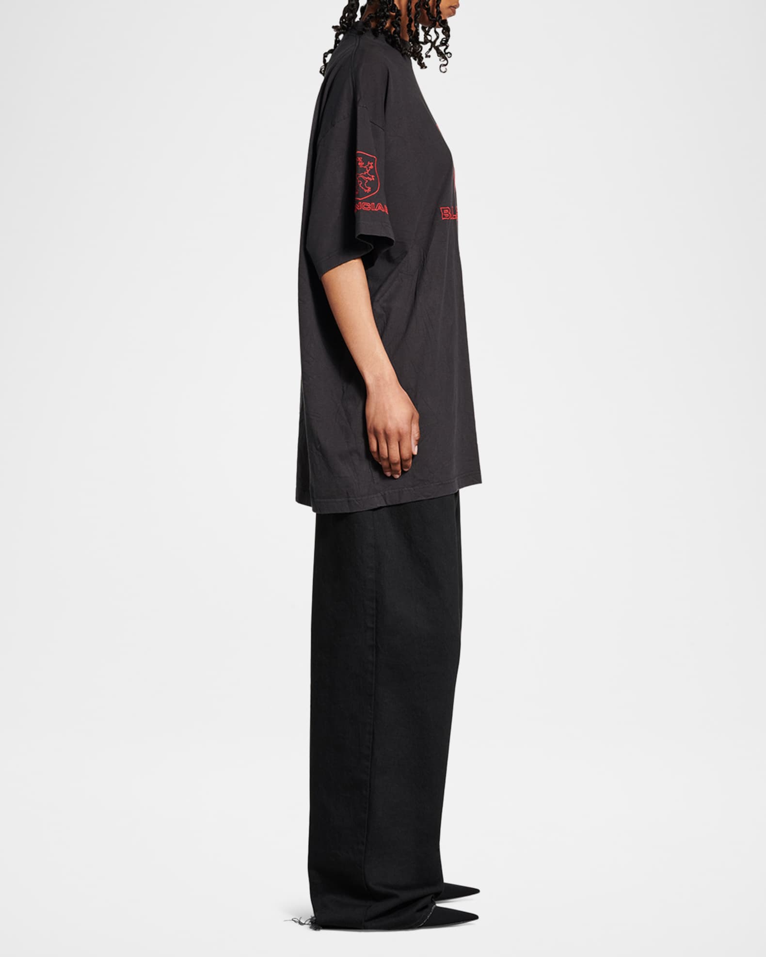 BALENCIAGAバレンシアガLogo Crest-Embroidered T-Shirt Tシャツ Balenciaga Men's Oversized Crest Logo T-Shirt | Neiman Marcus