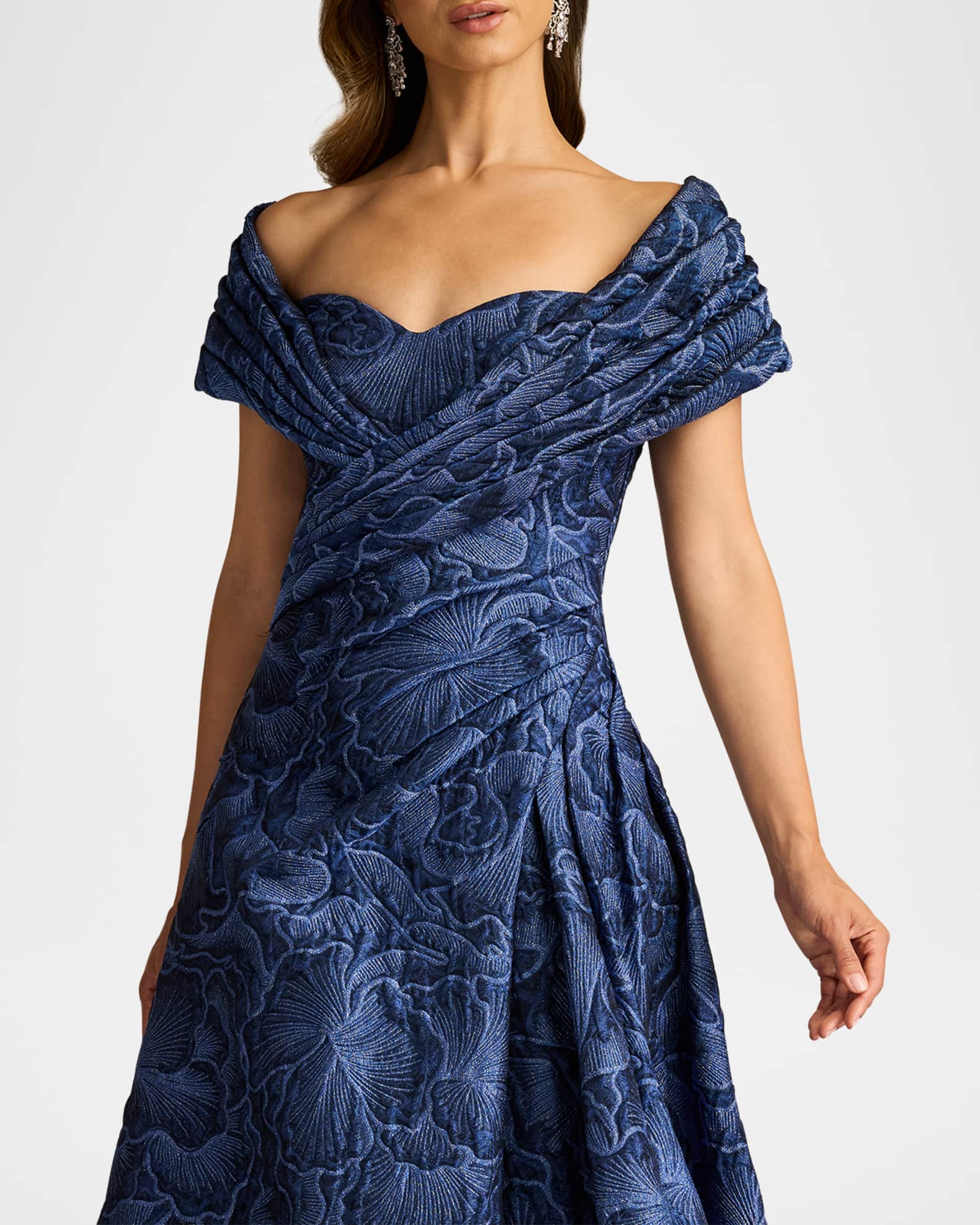 全品送料0円 Tadashi Shoji Pleated Off-Shoulder Floral Jacquard Gown ワンピース
