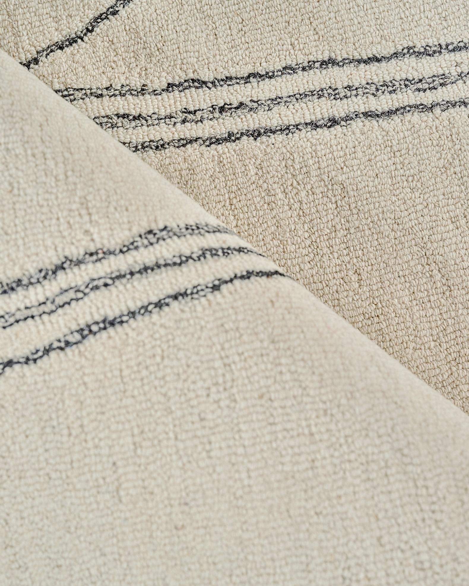 Exquisite Rugs Tangiers Hand-Tufted Ivory/Black Rug, 5' x 8' | Neiman ...