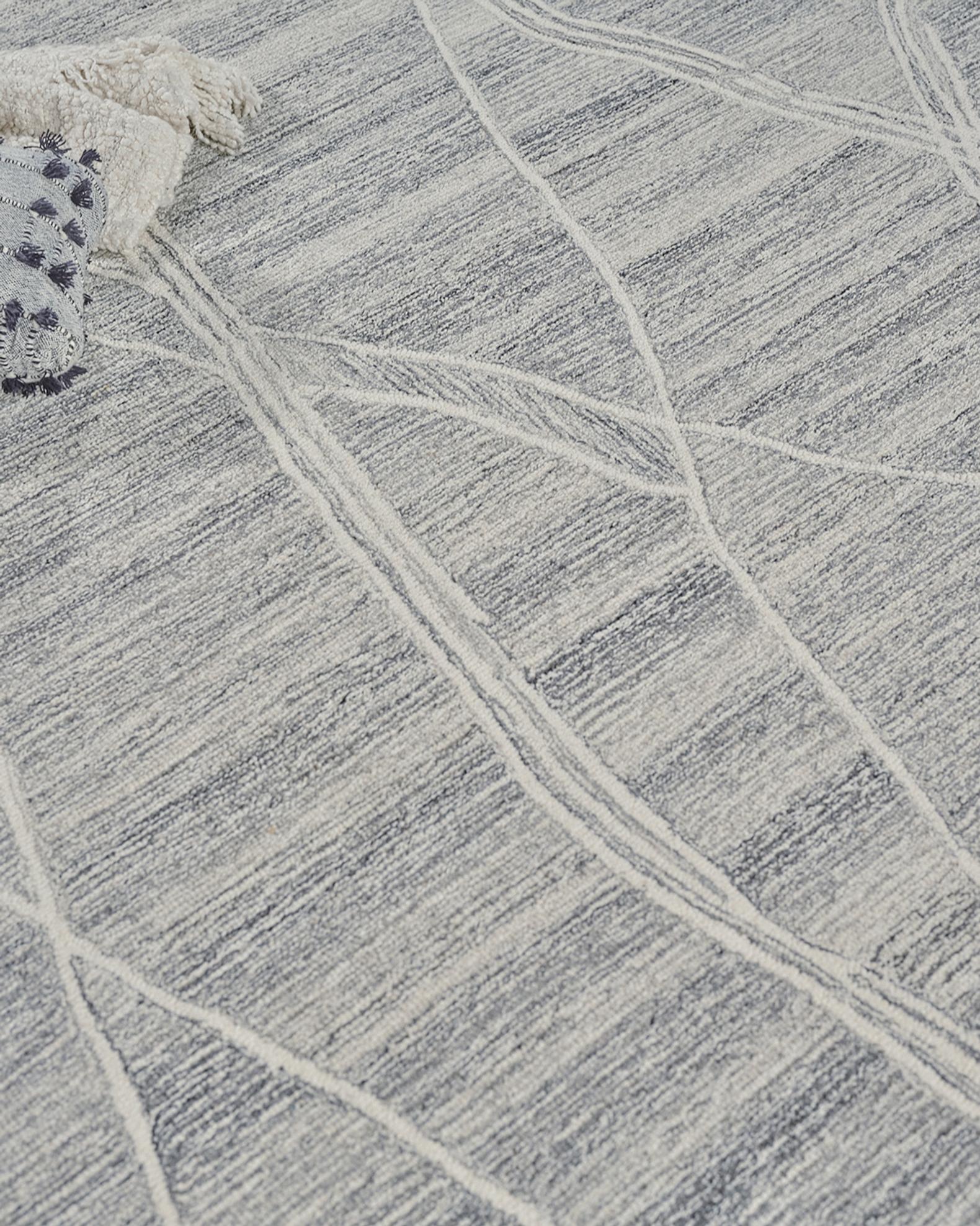 Exquisite Rugs Tangiers Hand-Tufted Gray/Ivory Rug, 10' x 14' | Neiman ...