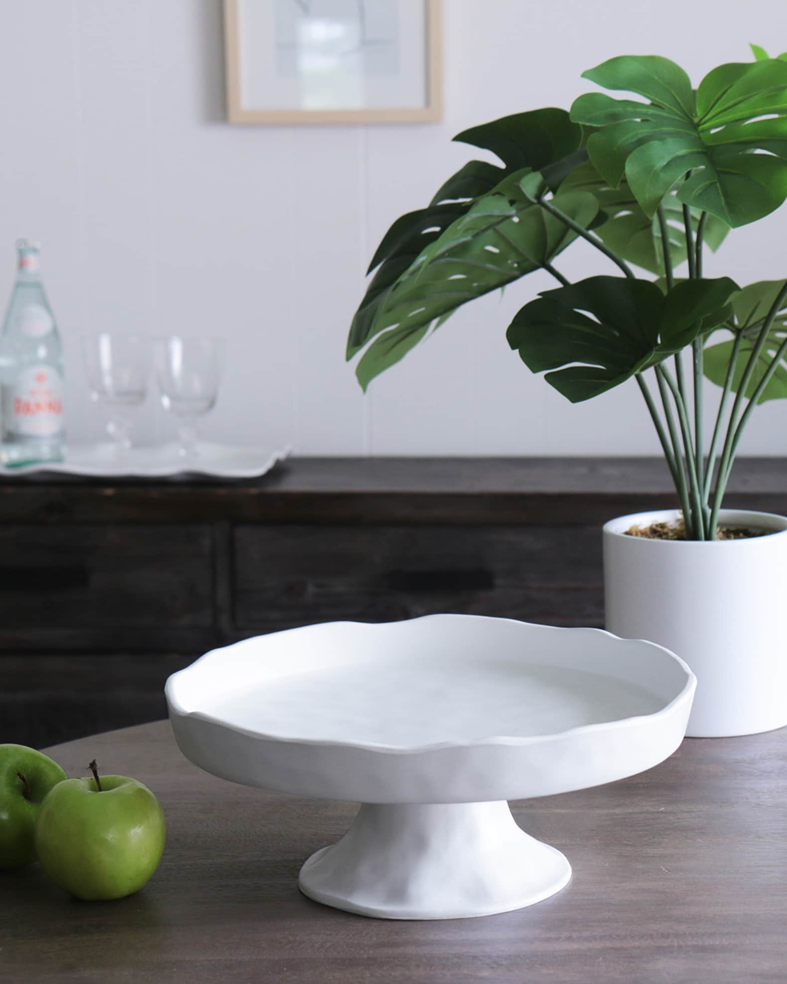 Nube Round Pedestal Cake Plate 0