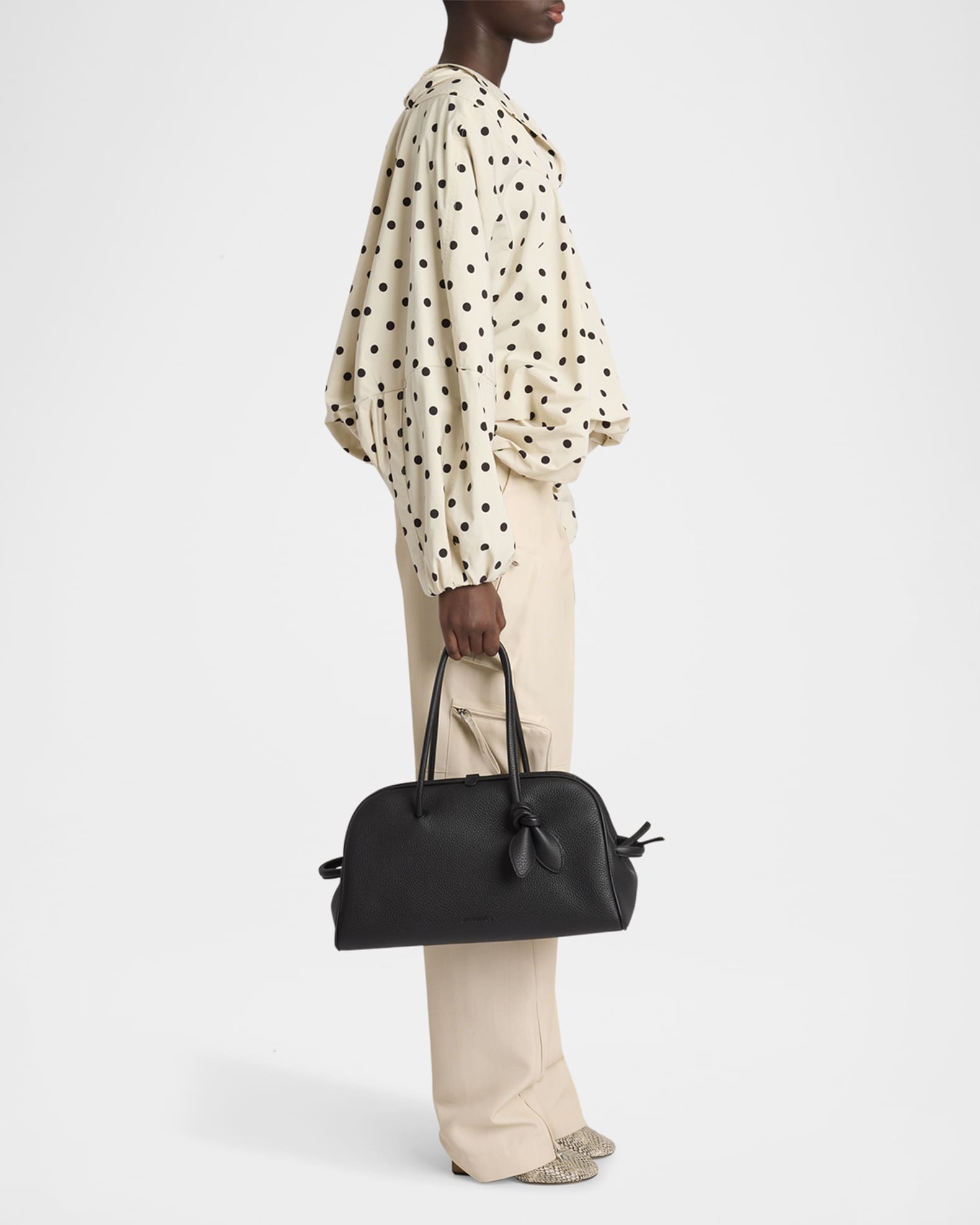 【関税＆送料込み】Jacquemus Le Turismo Shoulder Bag Jacquemus Le Turismo Leather Shoulder Bag | Neiman Marcus