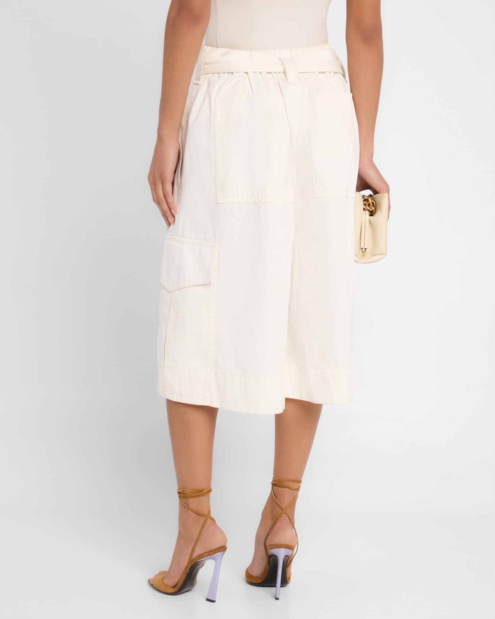ショートパンツ ZIMMERMANN The Illuminate Bermuda Short White ZIMMERMANN Illuminate Bermuda Shorts | White | FARFETCH