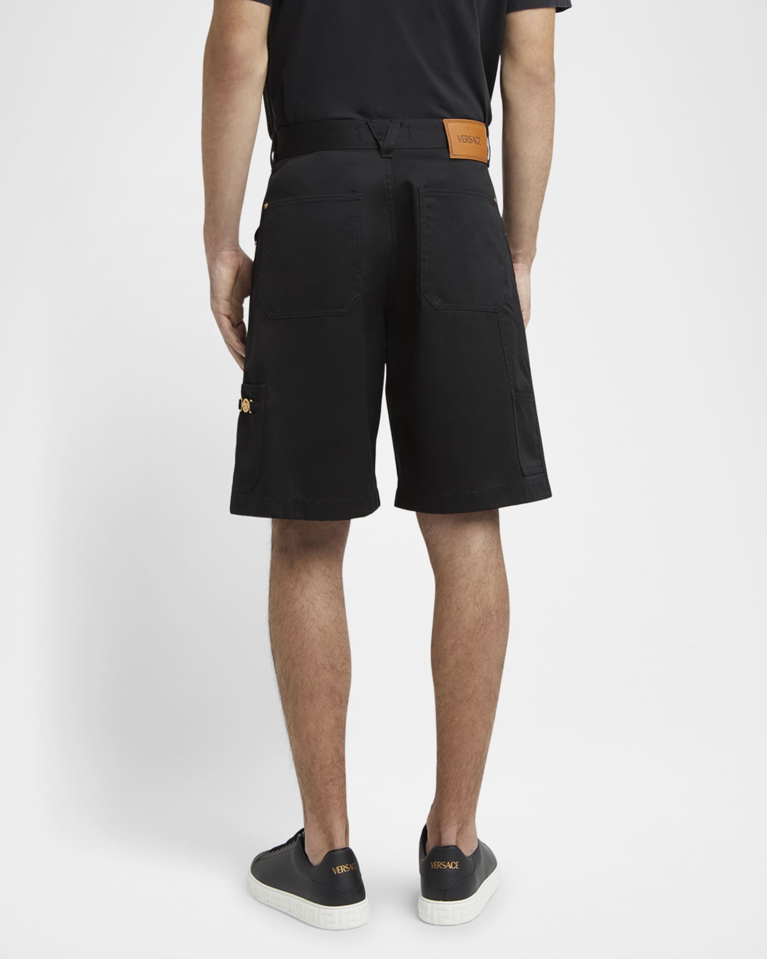 ショートパンツ VERSACE Women Shorts  Burmudas 10180211A122581B000 Black Versace Greca Bike Shorts - Bergdorf Goodman