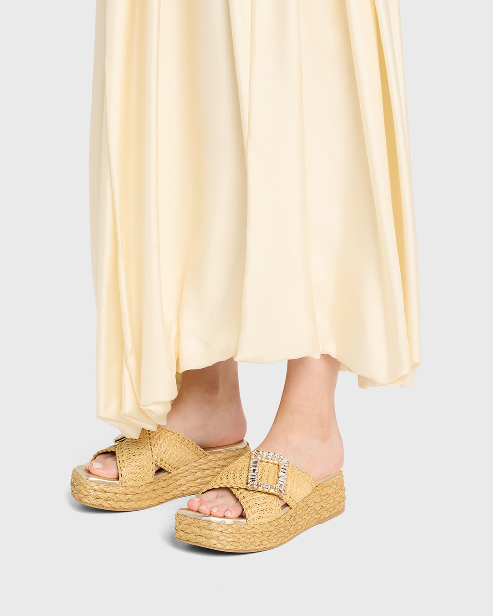 サンダル・ミュール ROGER VIVIER Raffia jewel sandals Beige ROGER VIVIER 25 crystal-embellished raffia sandals | NET-A
