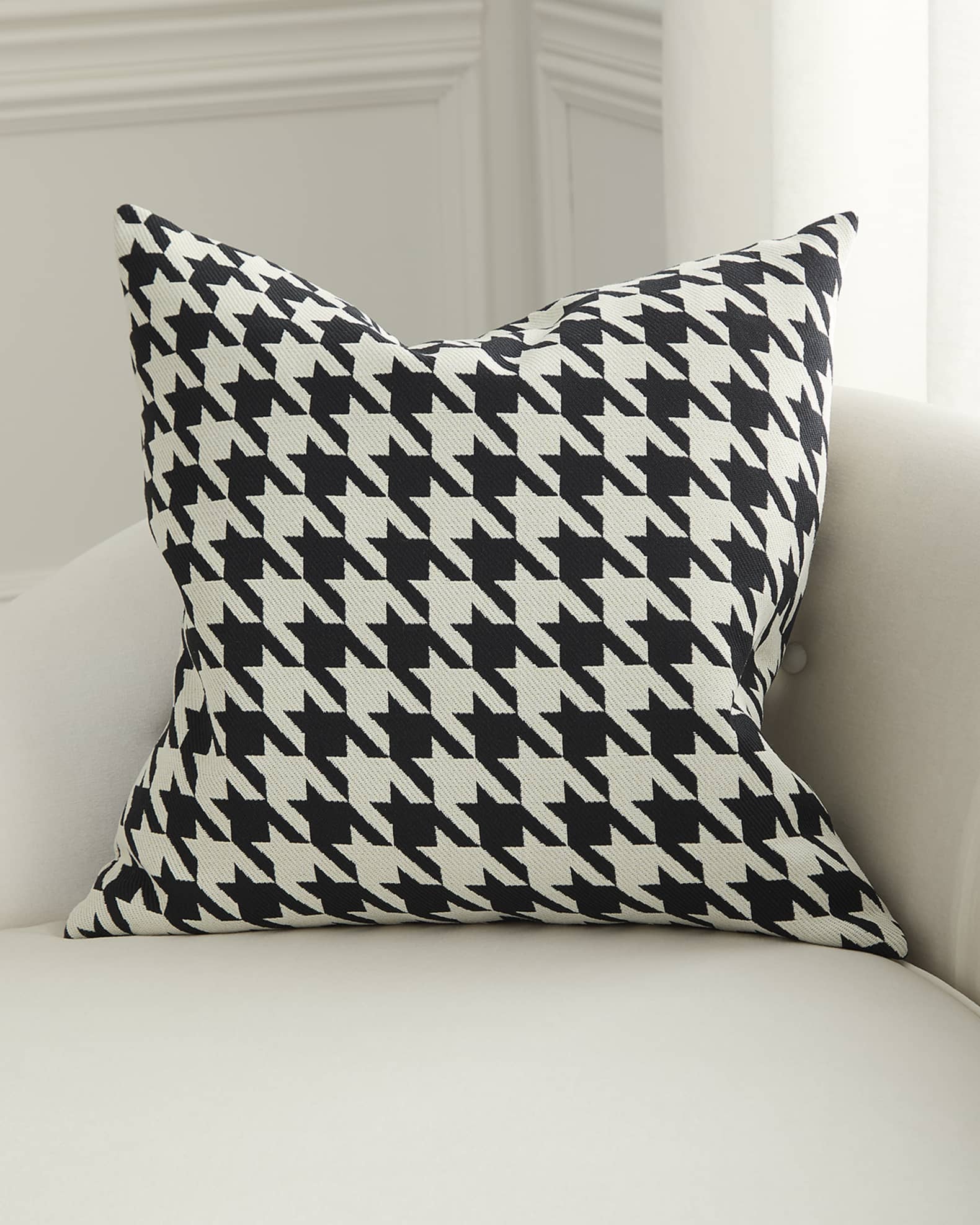 Harwich Houndstooth Decorative Pillow 0