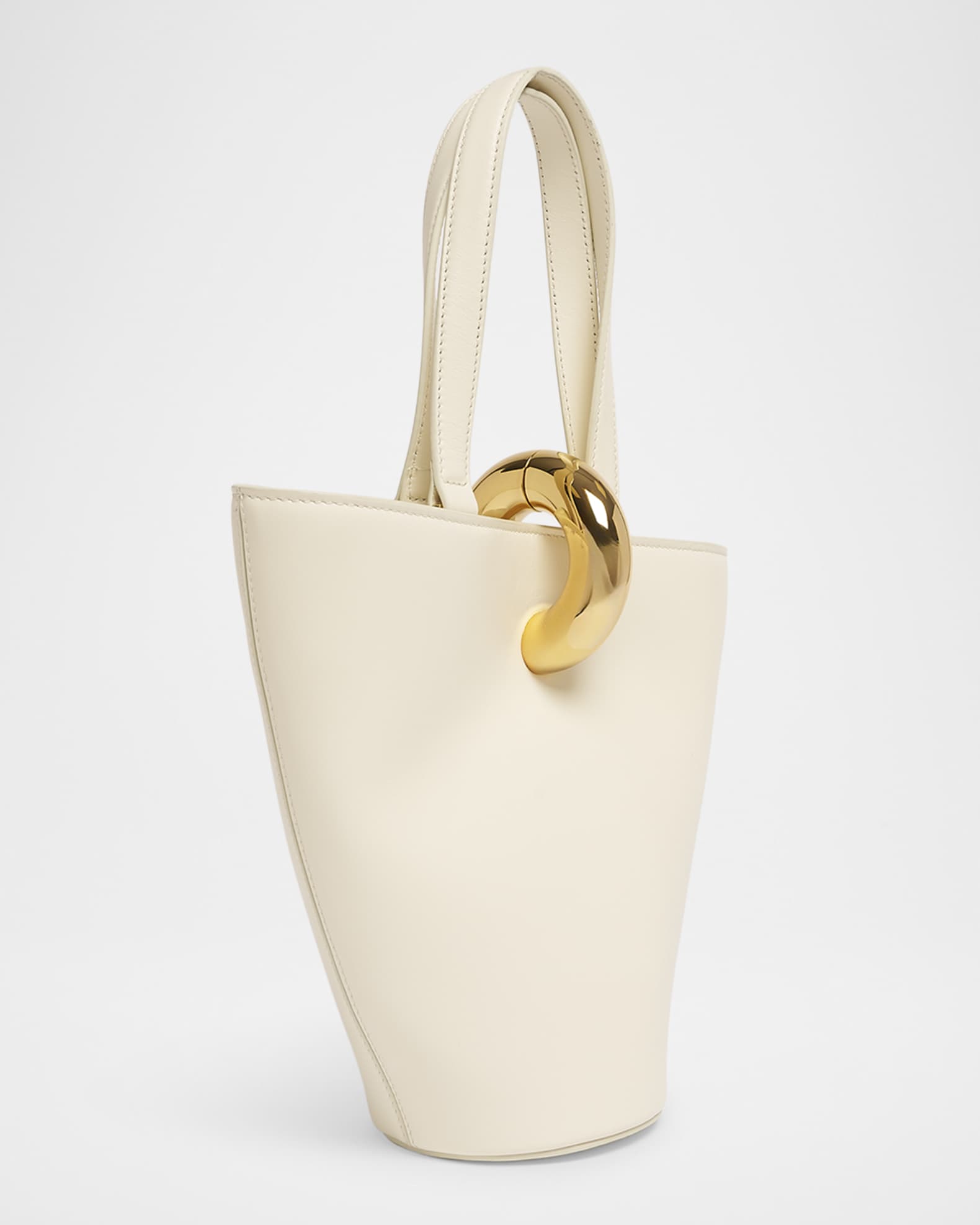 【JACQUEMUS】Bambola スモール ミニバケットバッグ ホワイト The small Bambola by JACQUEMUS | Official website