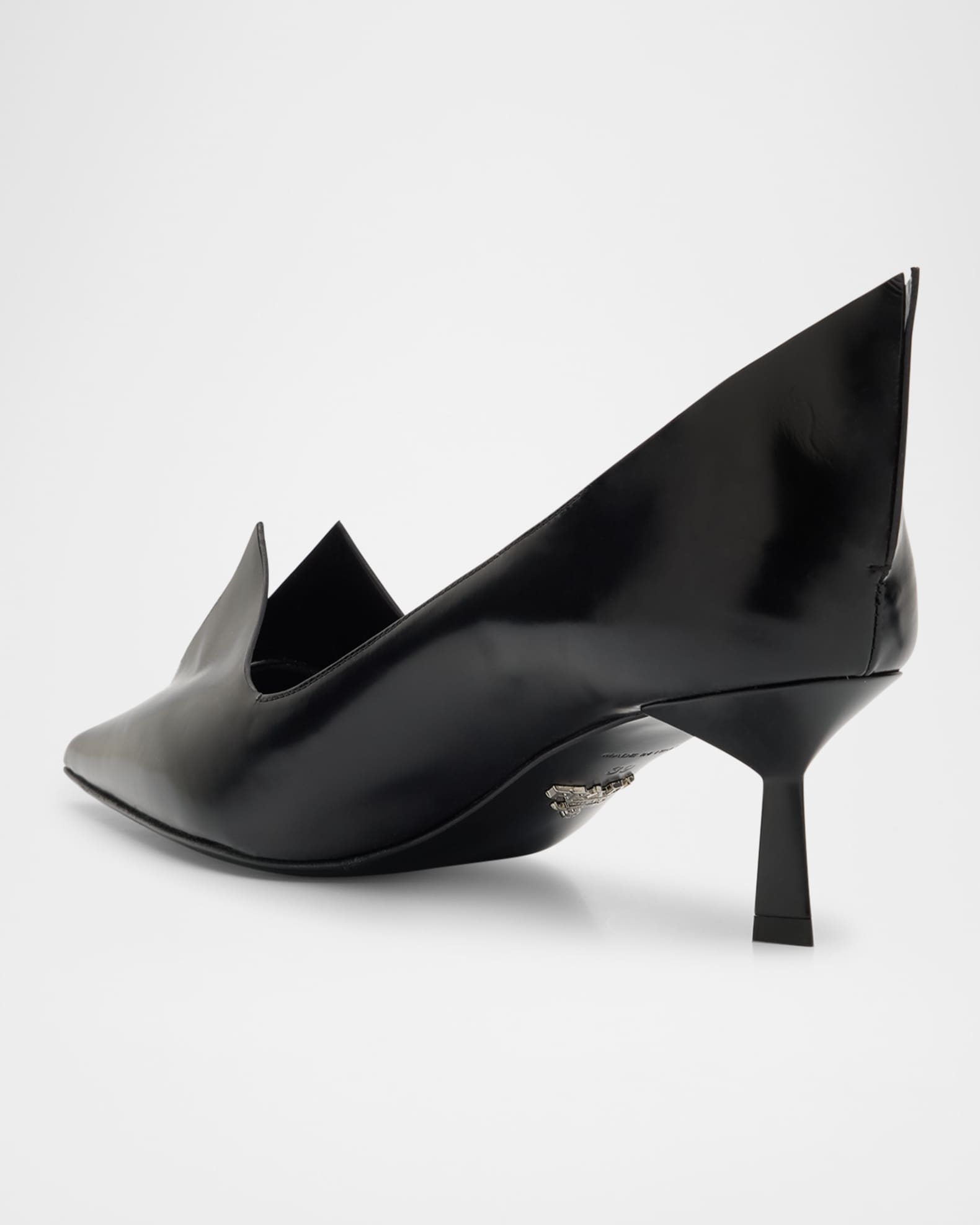 【関税&送料込】Prada Bicolor Brushed Leather Pumps Silk/Black Two-tone brushed leather pumps | PRADA