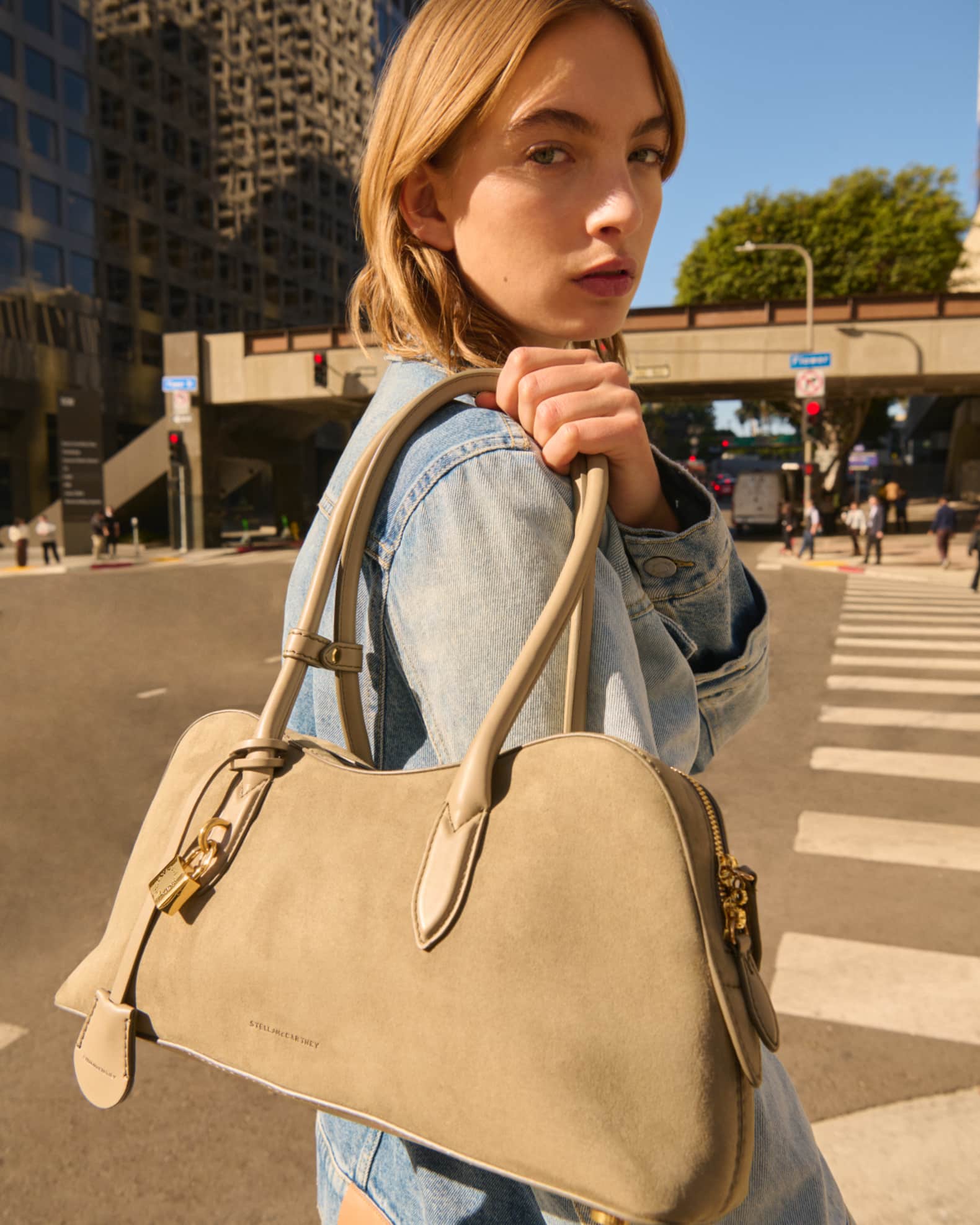 ショルダーバッグ・ポシェット Stella Mccartney Camel Suede Alter Mat Ryder Shoulder Bag STELLA MCCARTNEY Ryder shoulder bag | NET-A-PORTER
