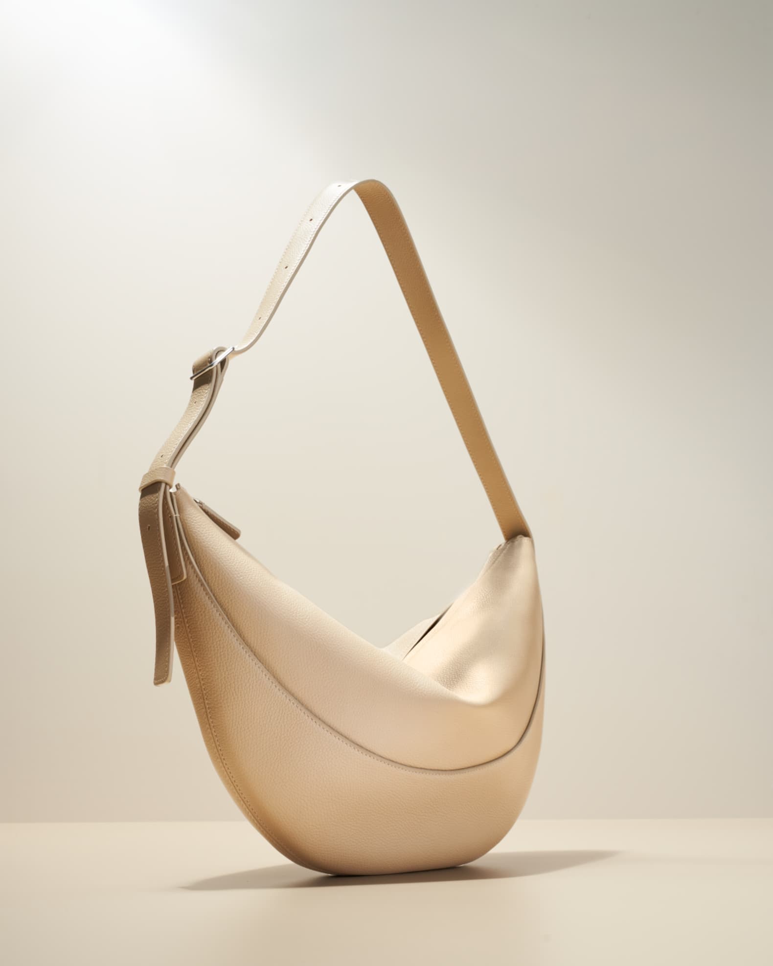 ショルダーバッグ・ポシェット The Row Jouve Beige Leather Bag THE ROW Jouve Shoulder Bag in Grain Leather | Neiman Marcus