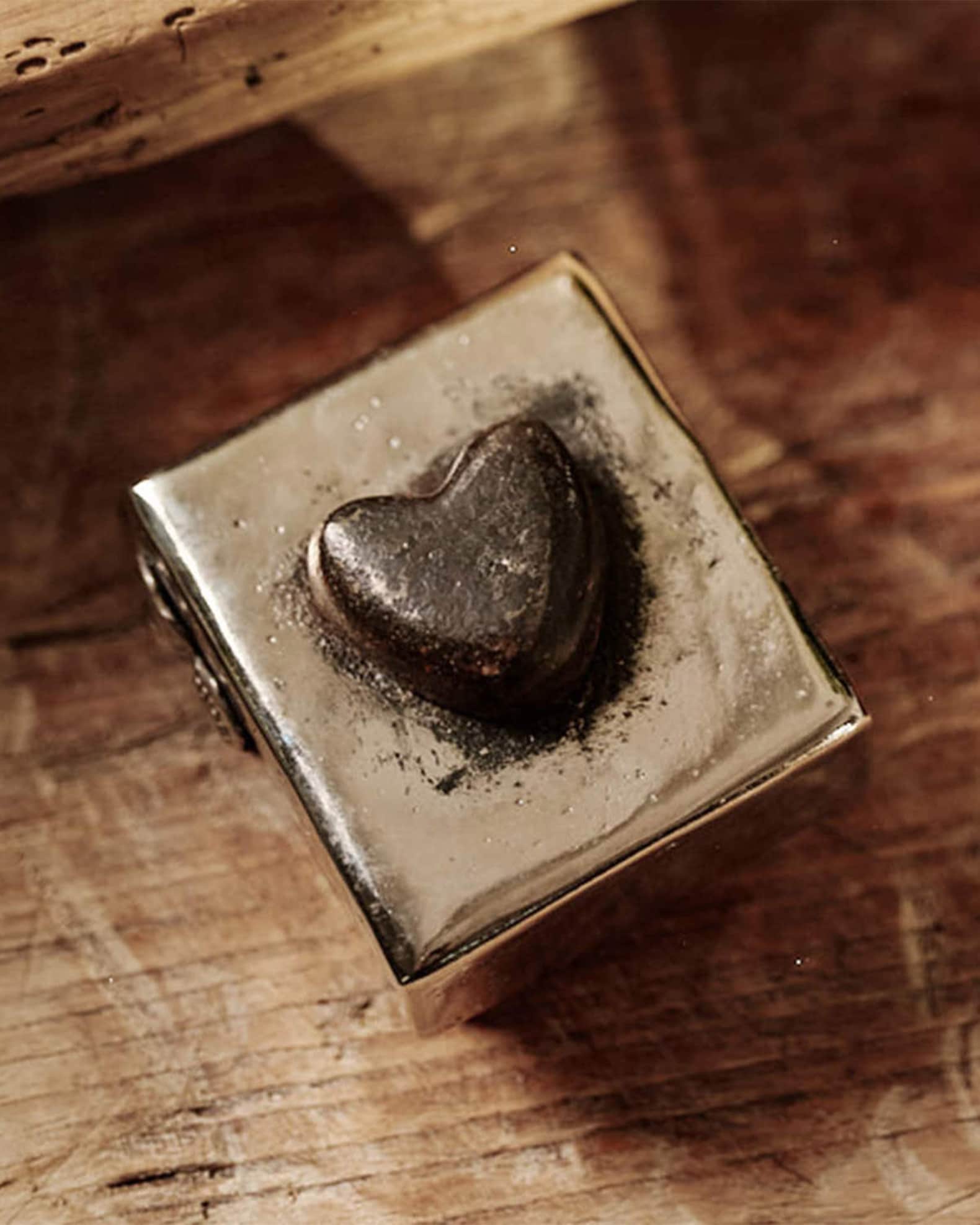 El Corazon Iron Box 1
