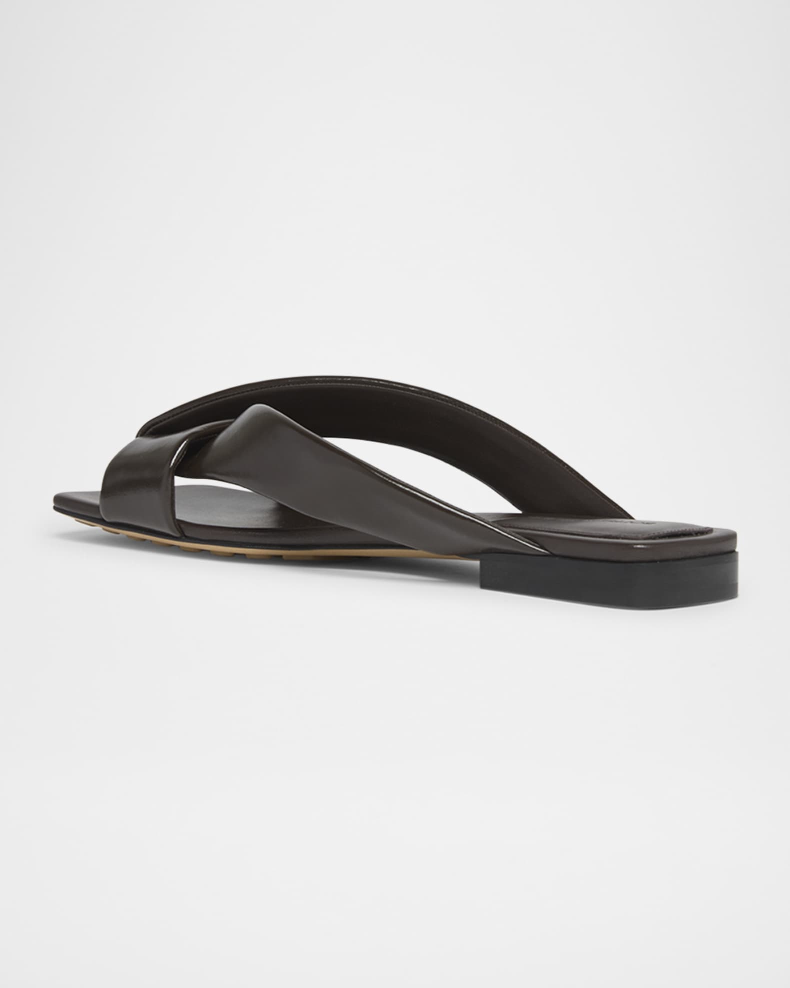 ☆国内発送☆ BOTTEGA VENETA RIVA LEATHER FLAT SANDALS Bottega Veneta Riva flat sandals for Women - Cream in UAE