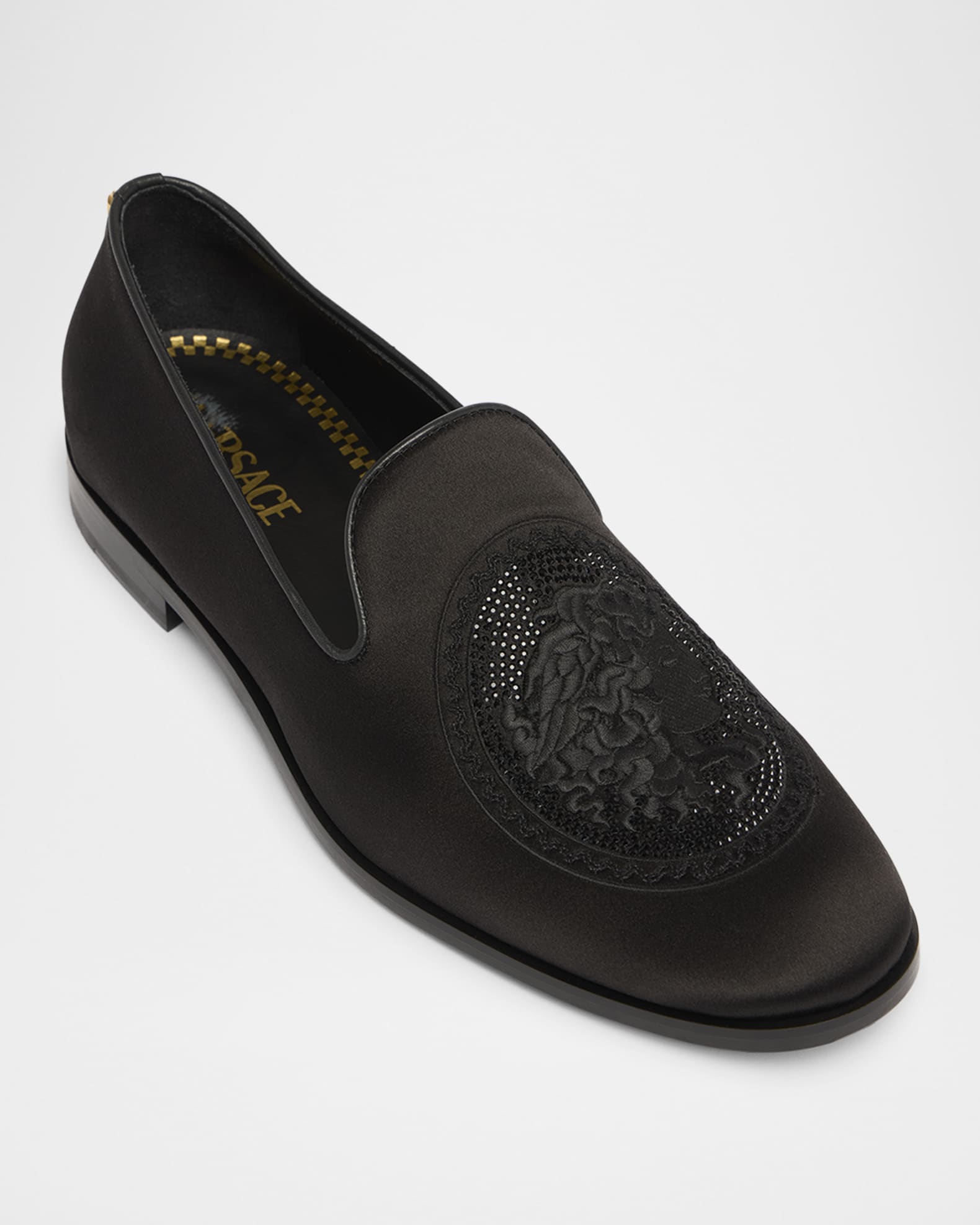 【VERSACE】ZSL000005 メデューサ フェイクファースリッパ Luxury Slippers & Designer House Shoes | VERSACE US