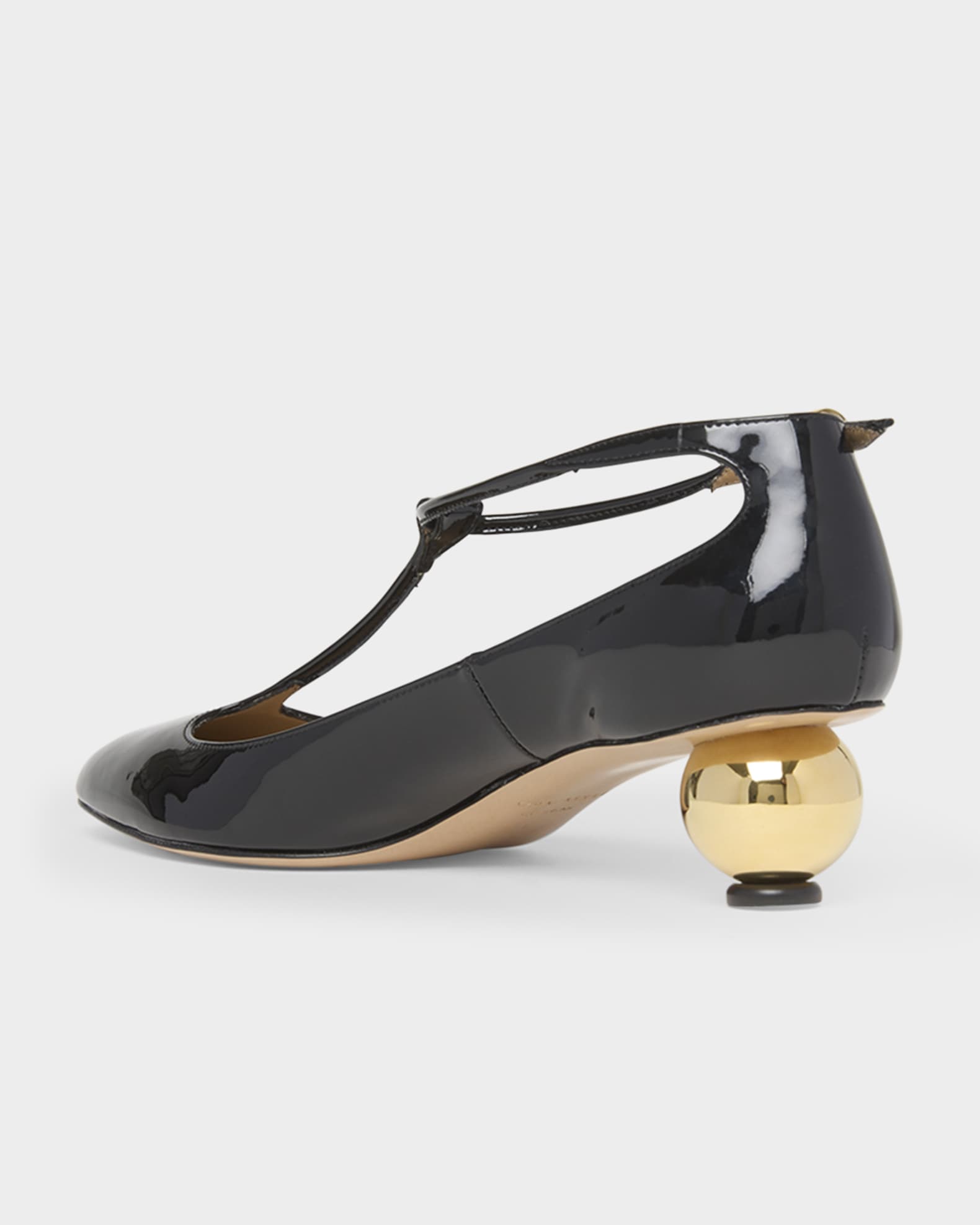【関税&送料込】Ferragamo Black Patent T-Strap Decollete FERRAGAMO Odette embellished patent-leather pumps | NET-A-PORTER