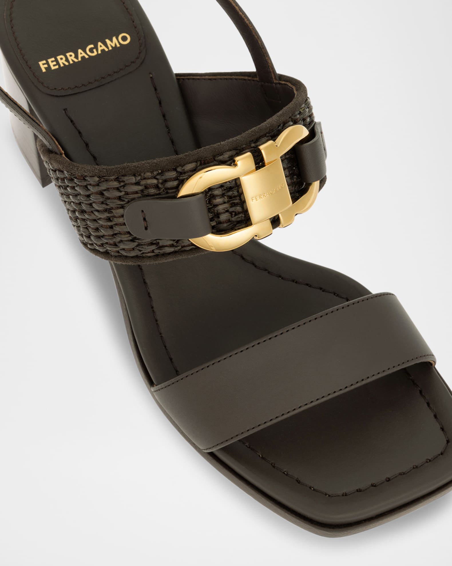 サンダル・ミュール FERRAGAMO GANCINI LEATHER THONG SANDALS Ferragamo Gancini Leather Thong Sandals - Black - 20% Off