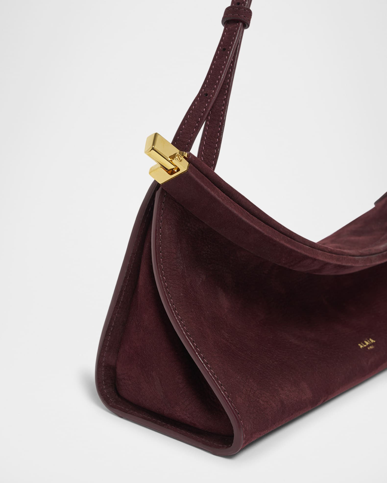 【色香漂うバーガンディ】ALAIA LE CLICK Medium Bag Dark Red ALAIA Le Click Medium Shoulder Bag in Leather | Neiman Marcus