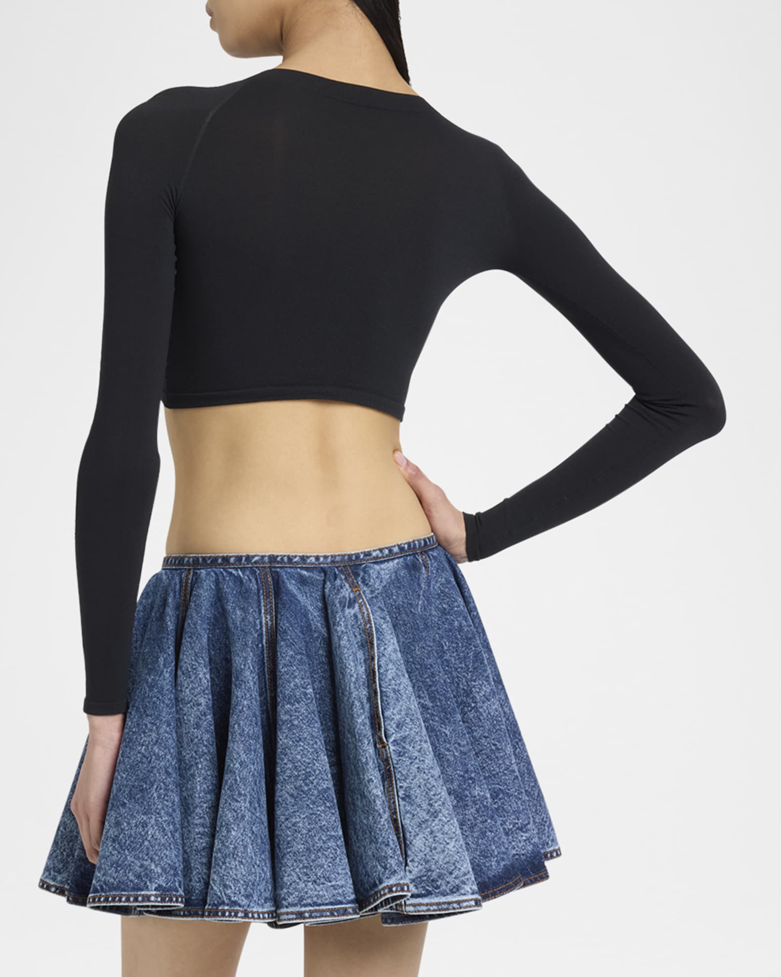 Tシャツ・カットソー Alaia  Crop top Alaïa Logo cropped cotton T-shirt ALAÏA