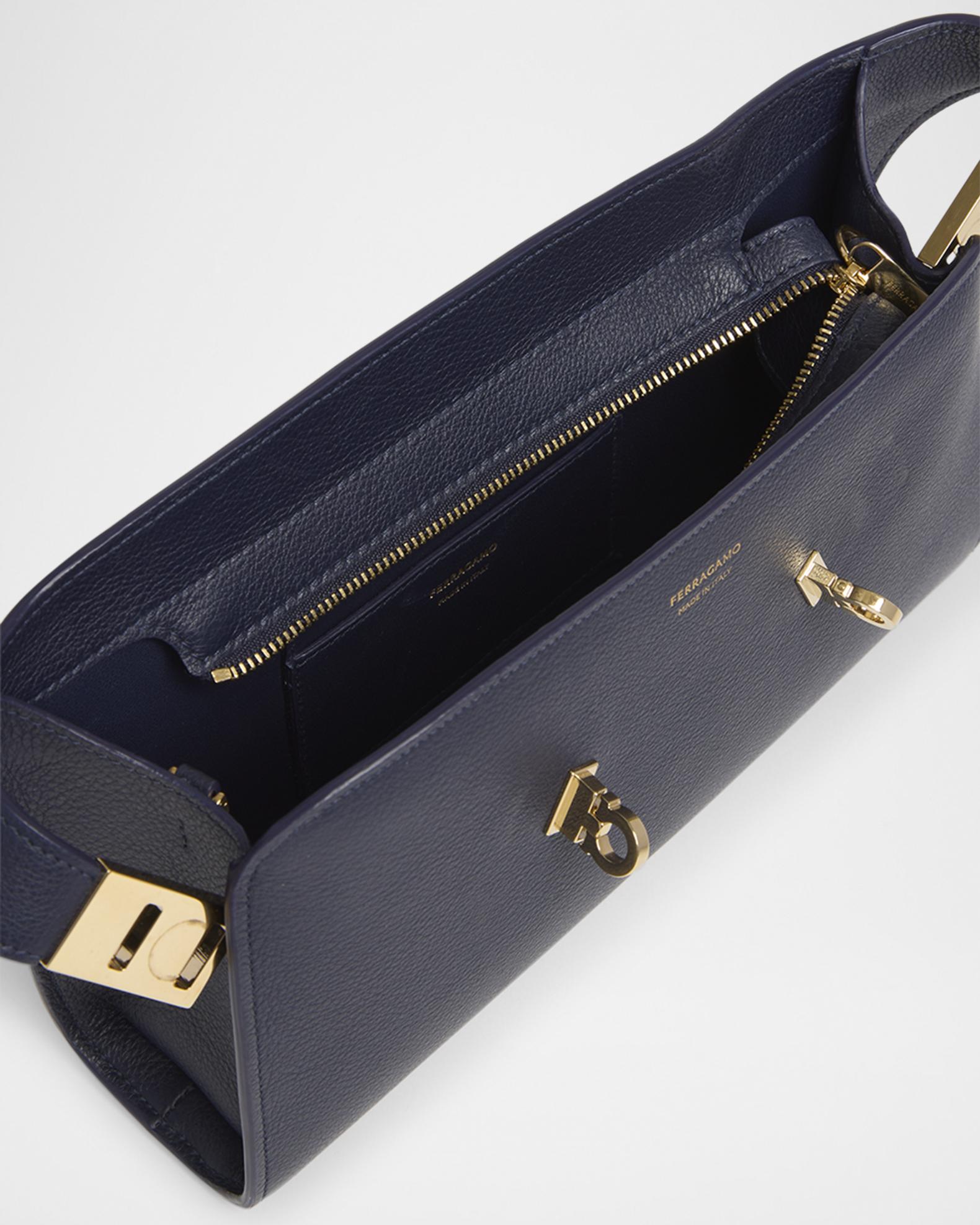 最終値下げ　 FERRAGAMO HUG 黒　スモール　s ゴールド 最終値下げ FERRAGAMO HUG 黒 スモール s ゴールド FERRAGAMO Hug Soft