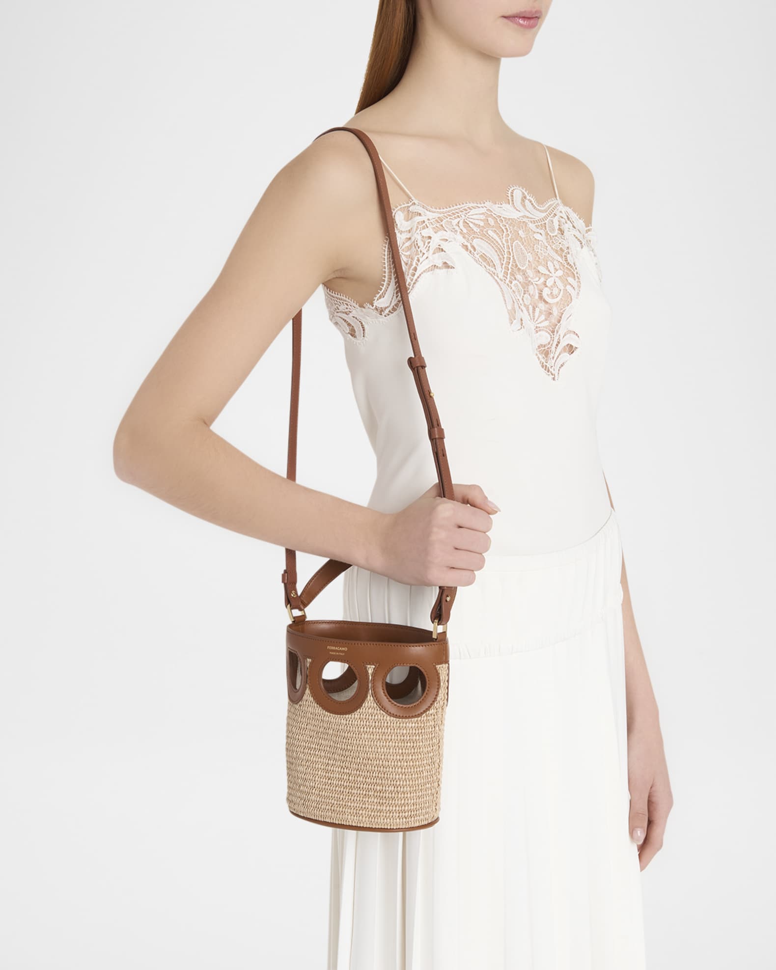 【SALVATORE FERRAGAMO】GANCINI BUCKET BAG Gancini outline bucket bag (XS) - Women | Ferragamo