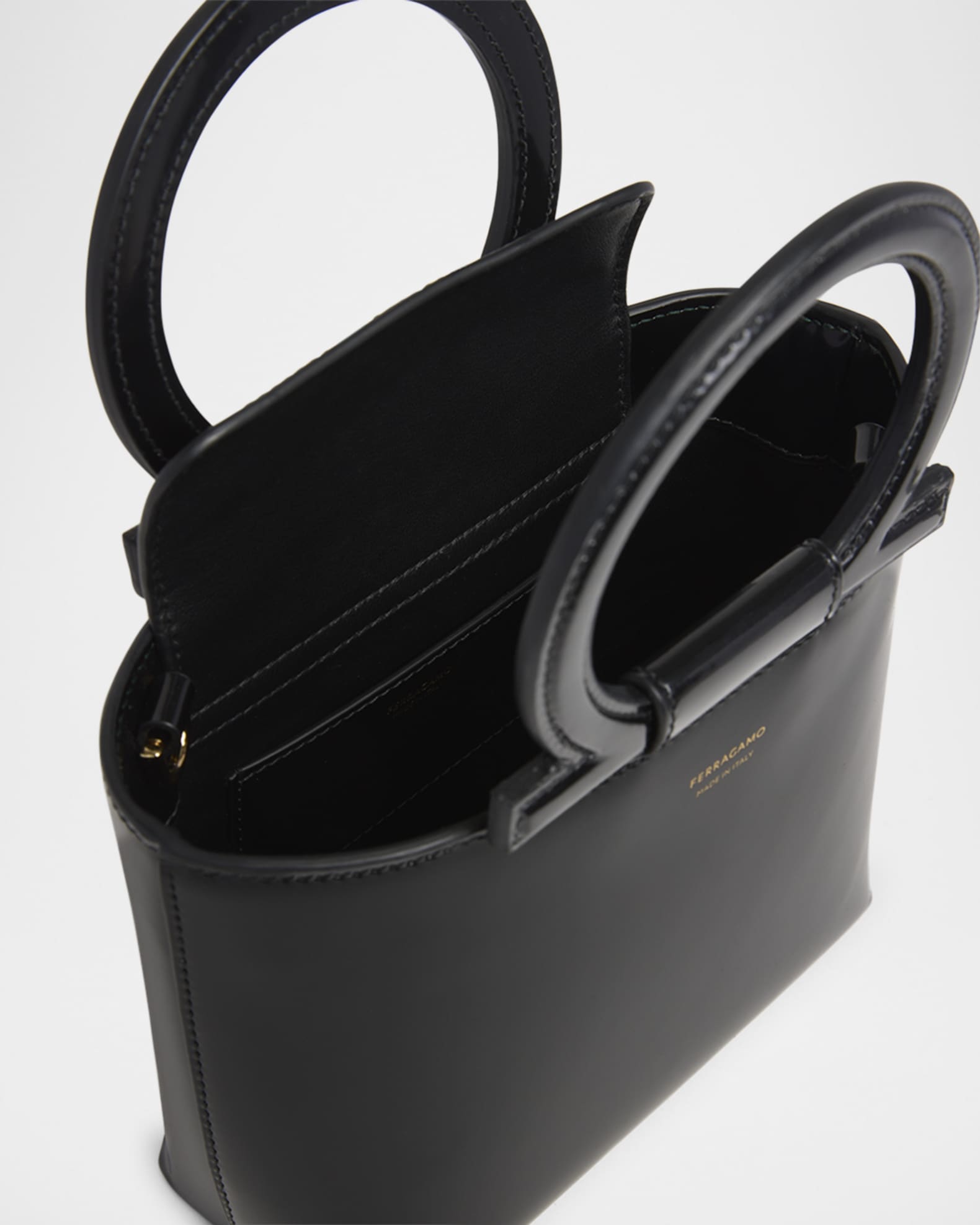 ★関税込み★ FERRAGAMO BLACK LEATHER TOP HANDLE BAG 0400020232443_NERO?wid=600&hei