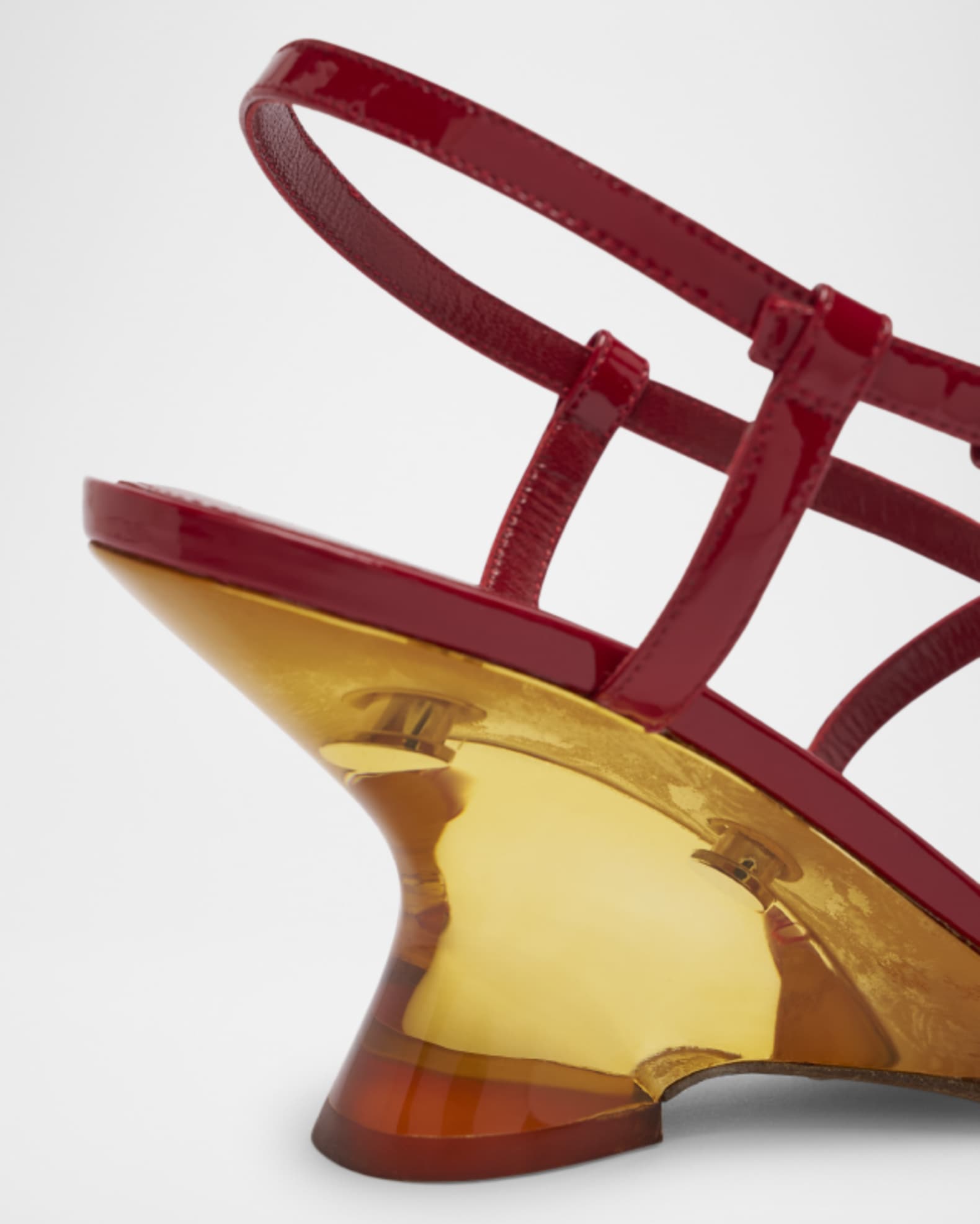 注目の的！【Dries Van Noten】Leather wedges Dries Van Noten Strappy Patent Leather Wedge Sandals