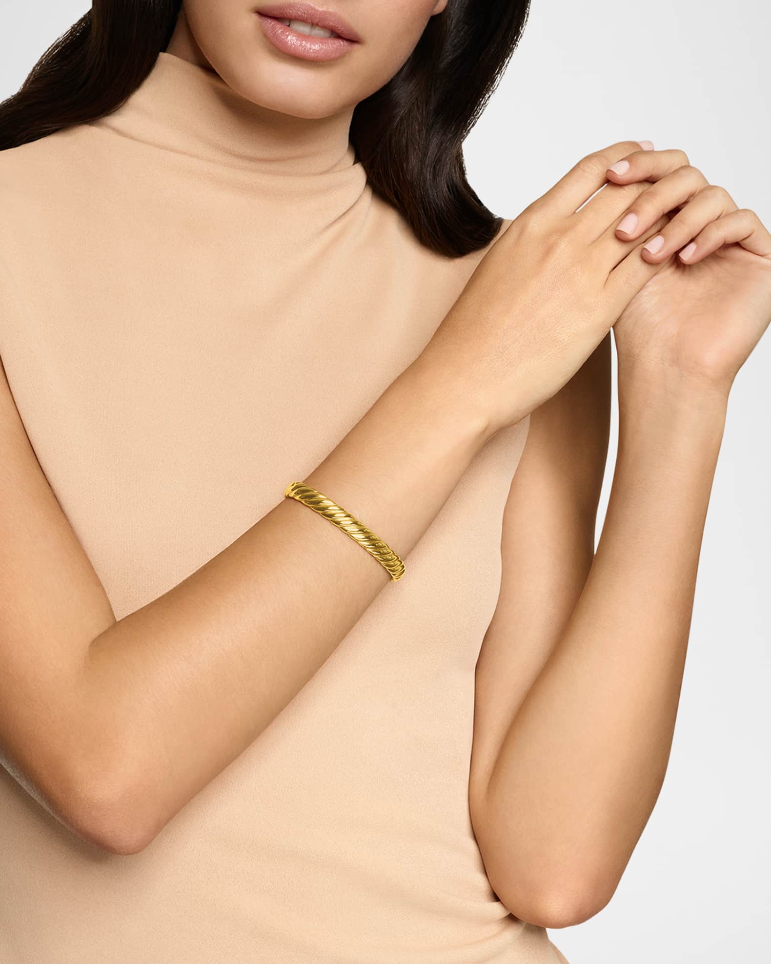 Sculpted Cable Bracelet in 18K Gold, 8mm 1