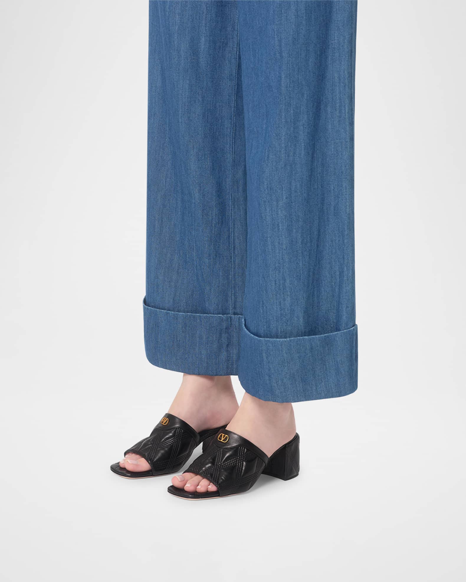 サンダル・ミュール VALENTINO FW25 Sandals (4W0S0Q67TPZ 0NO) Valentino Garavani Quilted 67 VLogo Calf Leather City