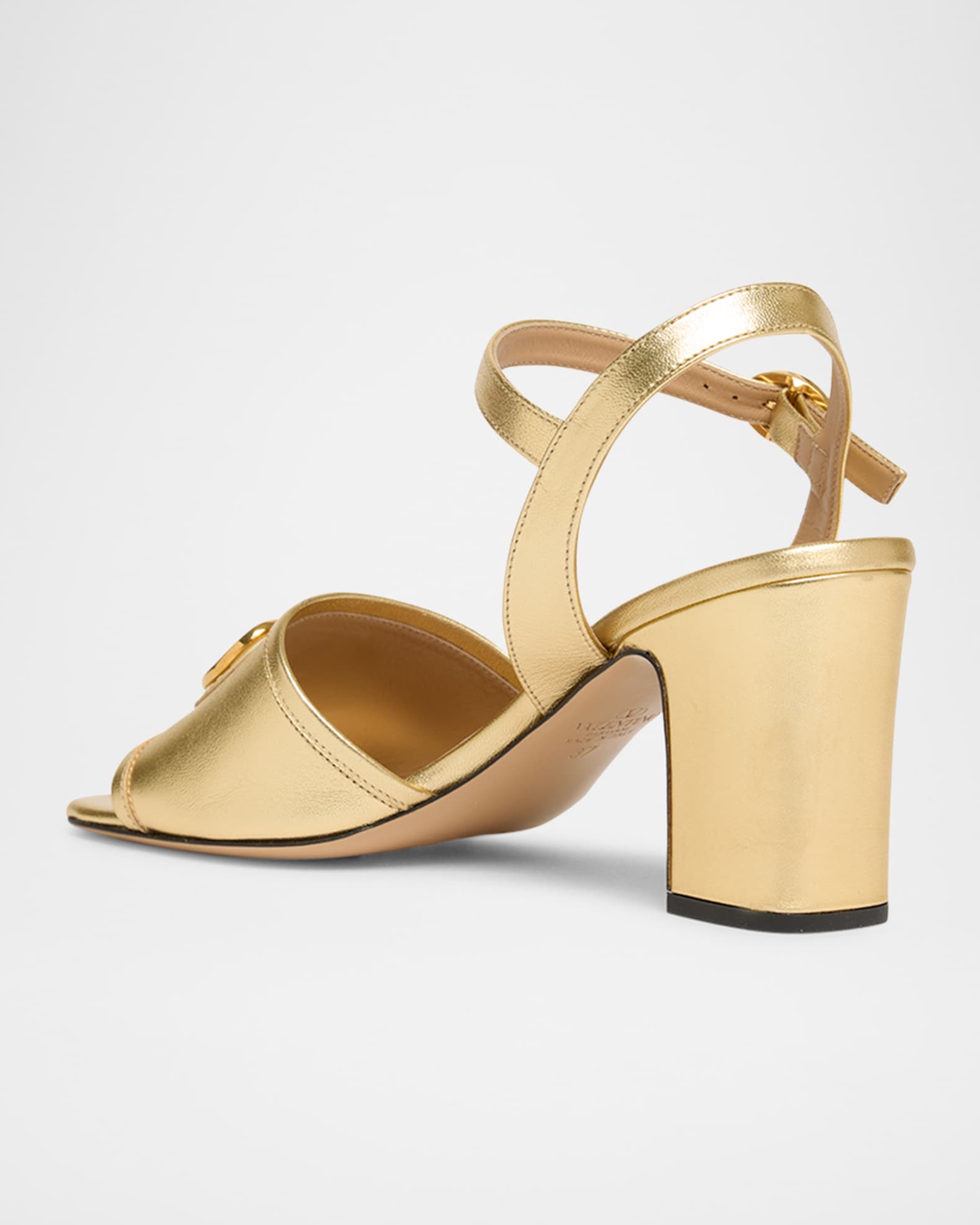 サンダル・ミュール VALENTINO Mustard suede VLogo Signature sandals Valentino Garavani VLogo Signature Metallic Leather Sandals