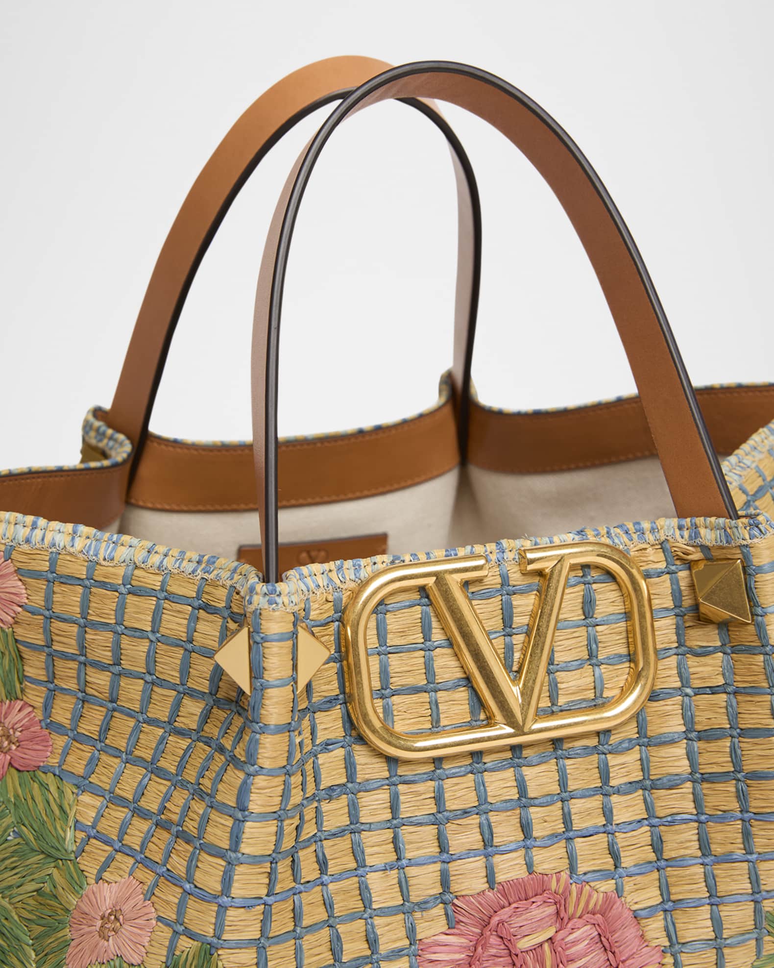 【関税&送料込】Valentino Garavani Embroidered Raffia Rockst Valentino Garavani Floral-Embroidered Raffia Tote Bag