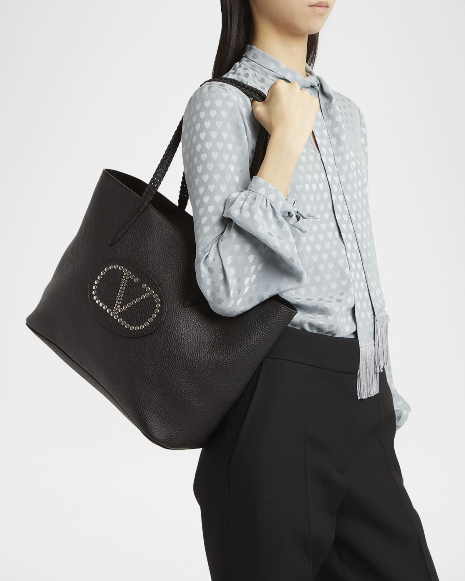 トートバッグ VALENTINO GARAVANI Black Leather Vlogo Handbag Valentino Garavani VLogo Side Shopping Bag in Nappa Calfskin