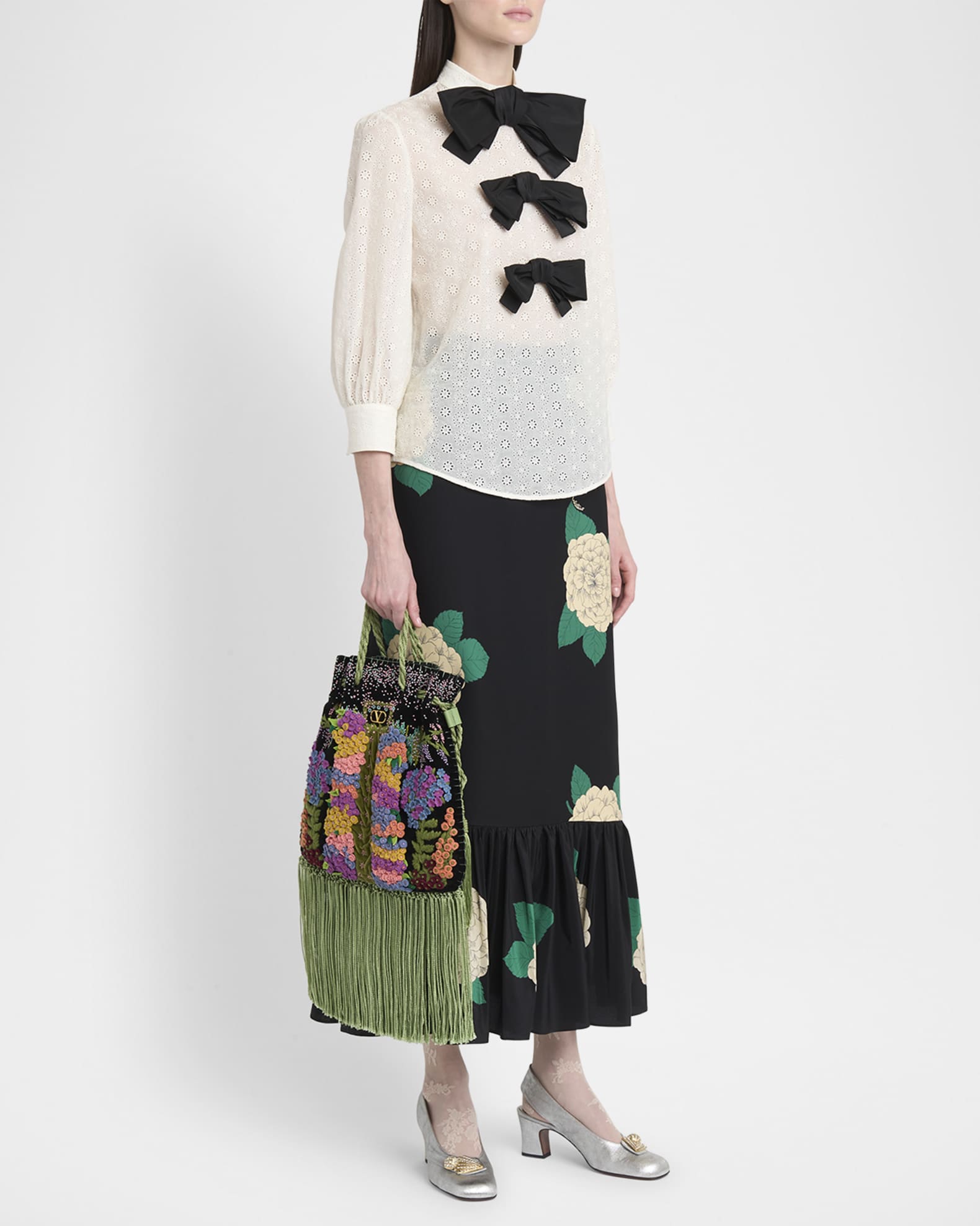 レザー NELLCOTE CROSSBODY BAG Valentino Garavani Nellcote Floral-Embroidered Suede